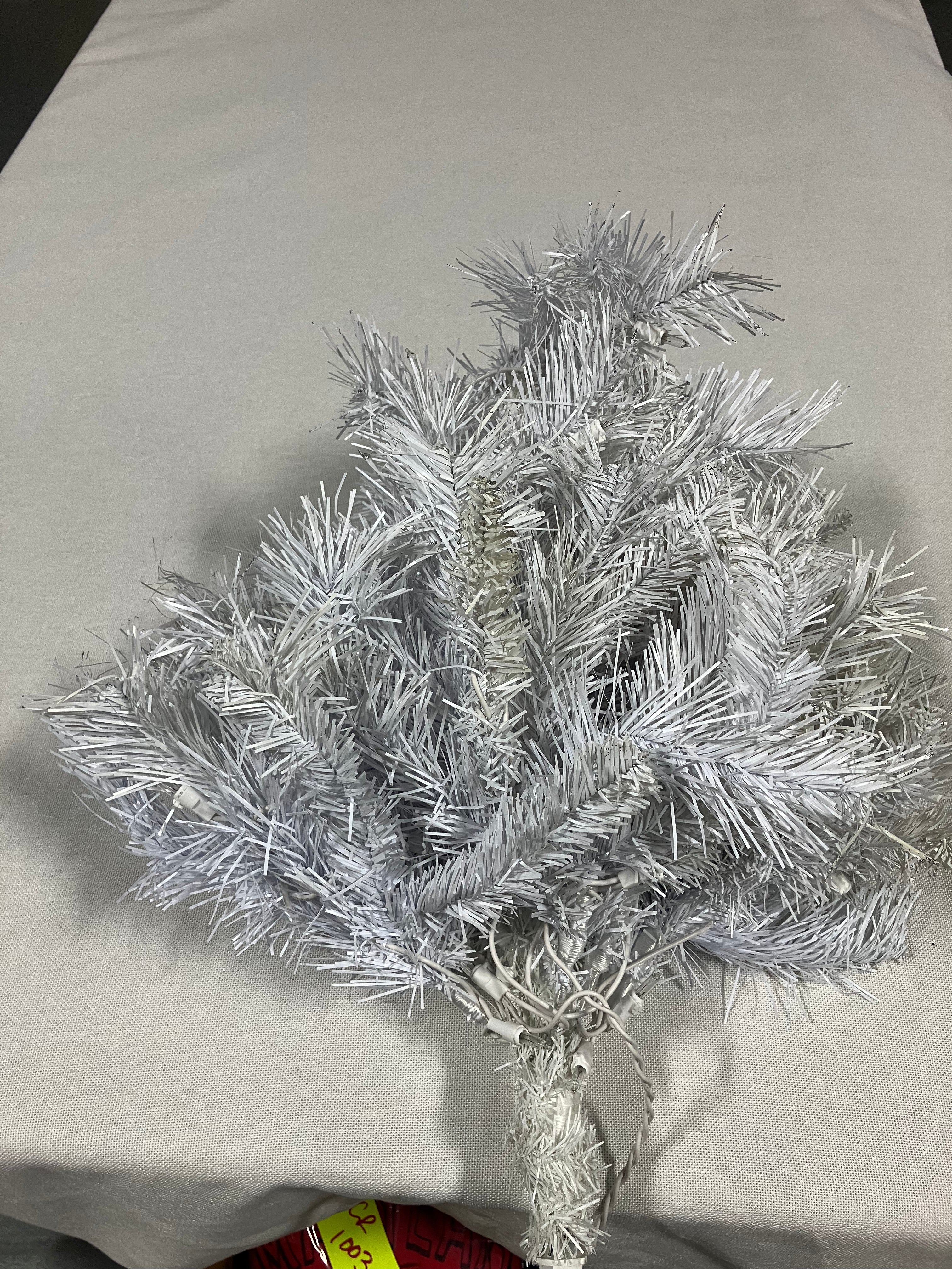 Dunhill White Fir Tree with Clear Lights