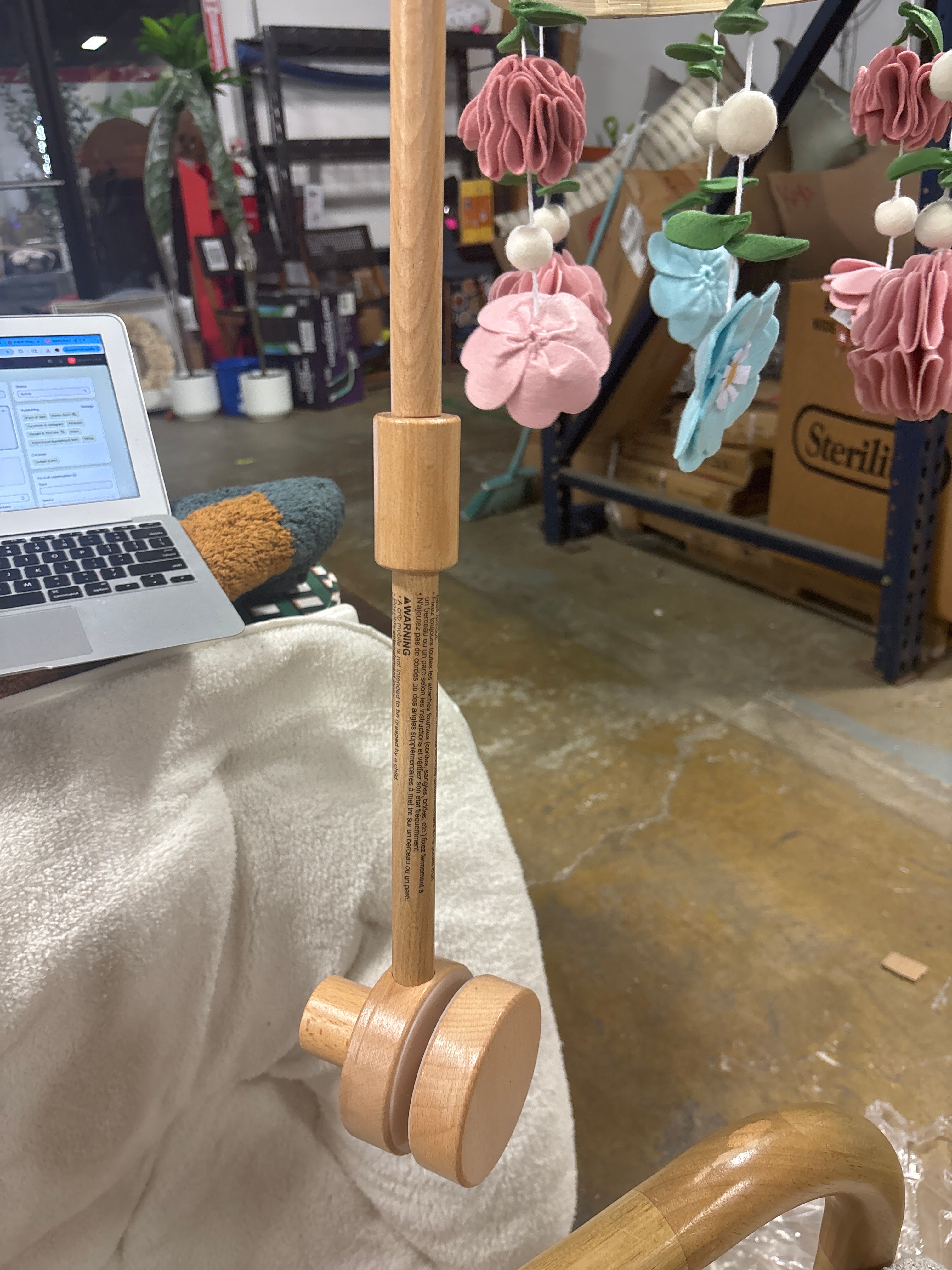 The Peanutshell Deluxe Wooden Crib Mobile Set with Arm - Pink/BlueSHOWROOM ITEM