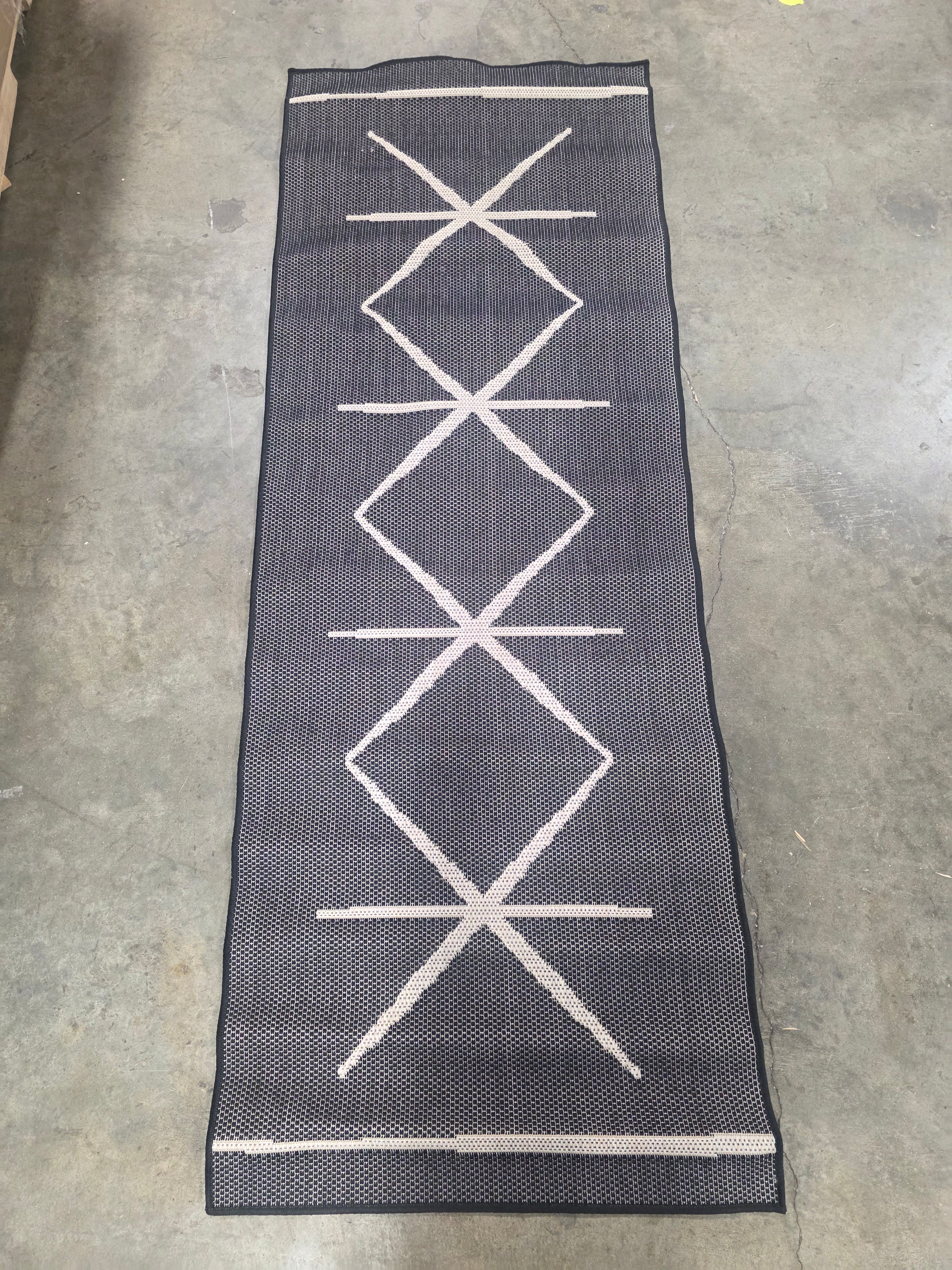 Modern Crisscross Rectangular Woven Indoor Outdoor Rug Black - Threshold™ - SHOWROOM ITEM