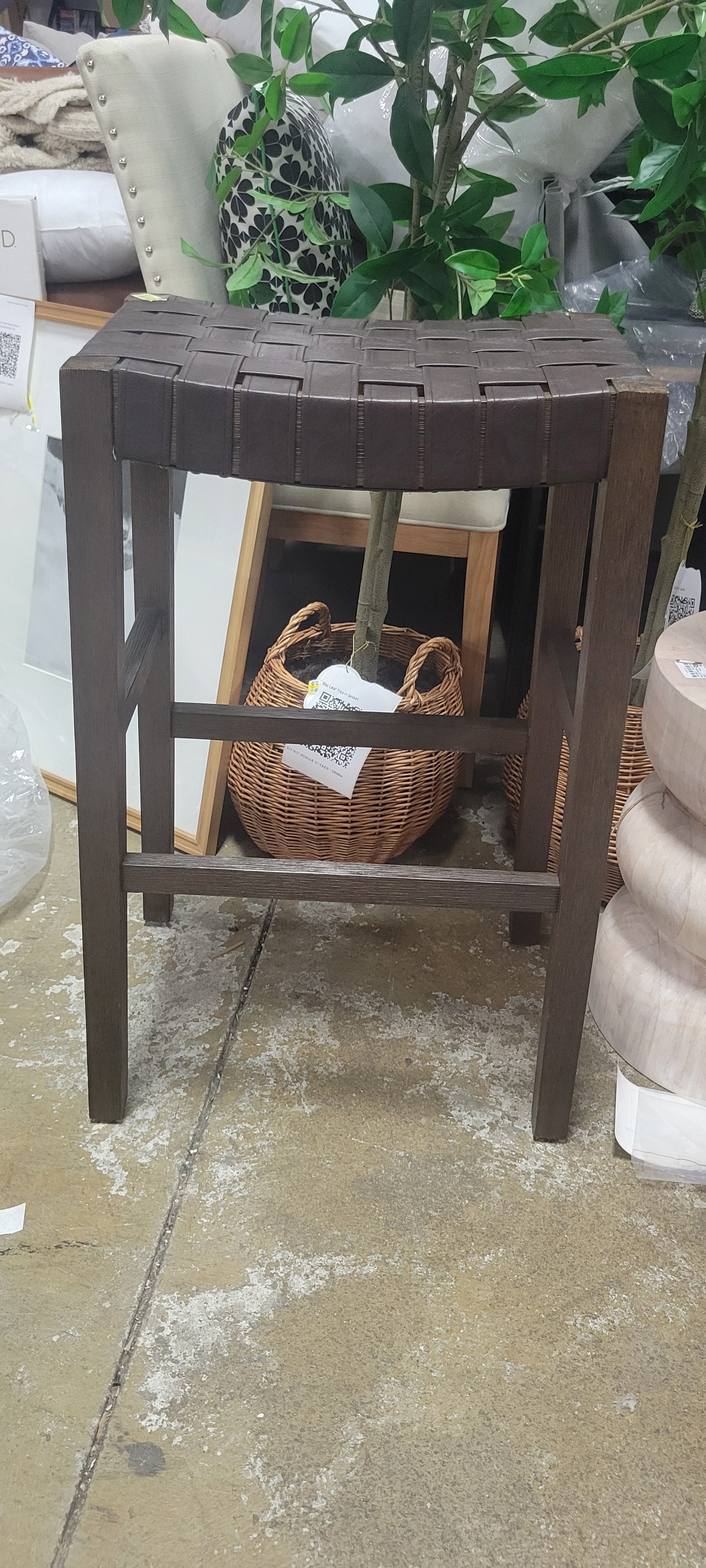 Maven Lane Emerson Backless Bar Stool with Faux Leather 31" - SHOWROOM ITEM