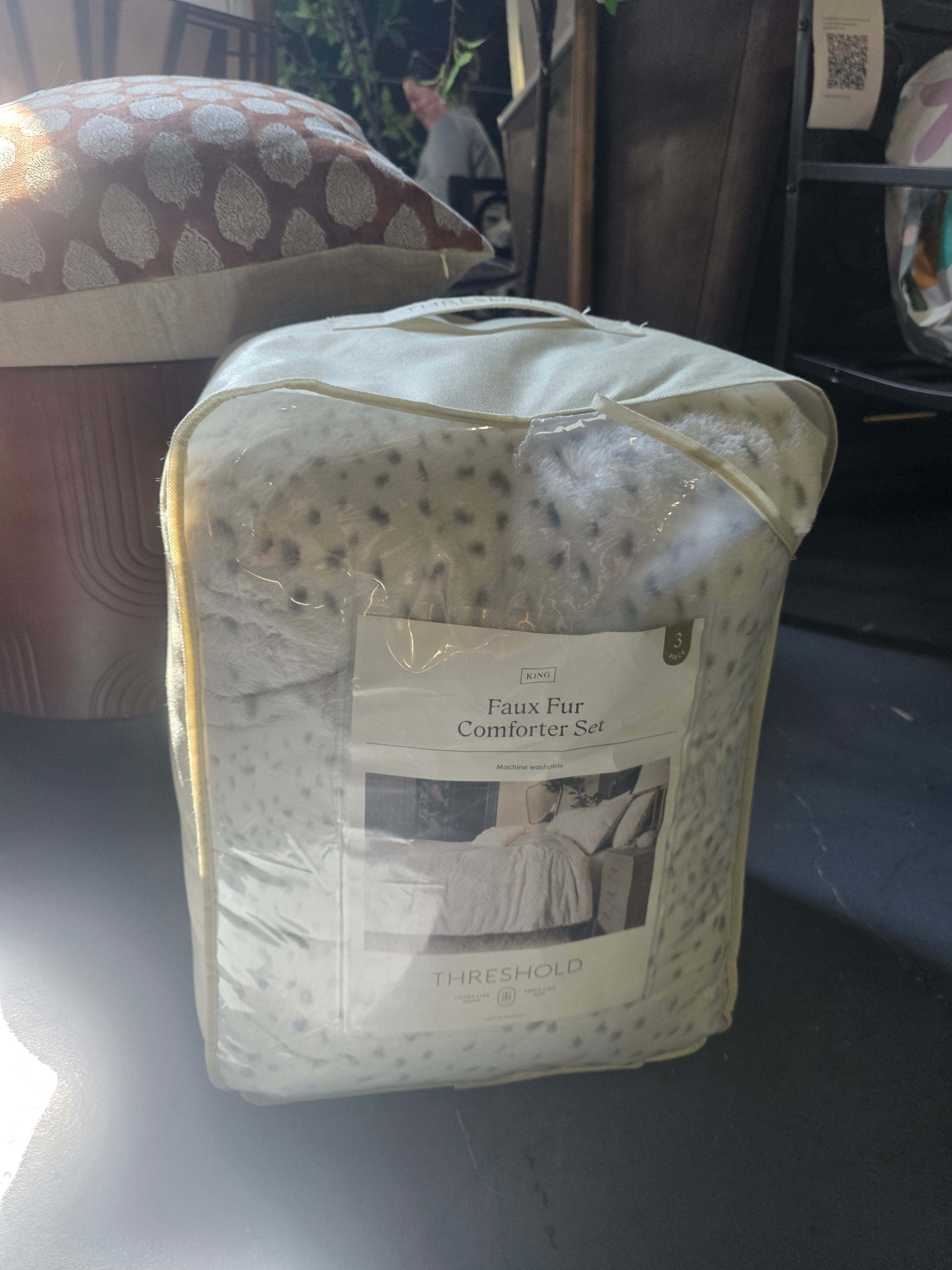 Leopard Textured Faux Fur Comforter Gray 3Pc Set King - SHOWROOM ITEM 