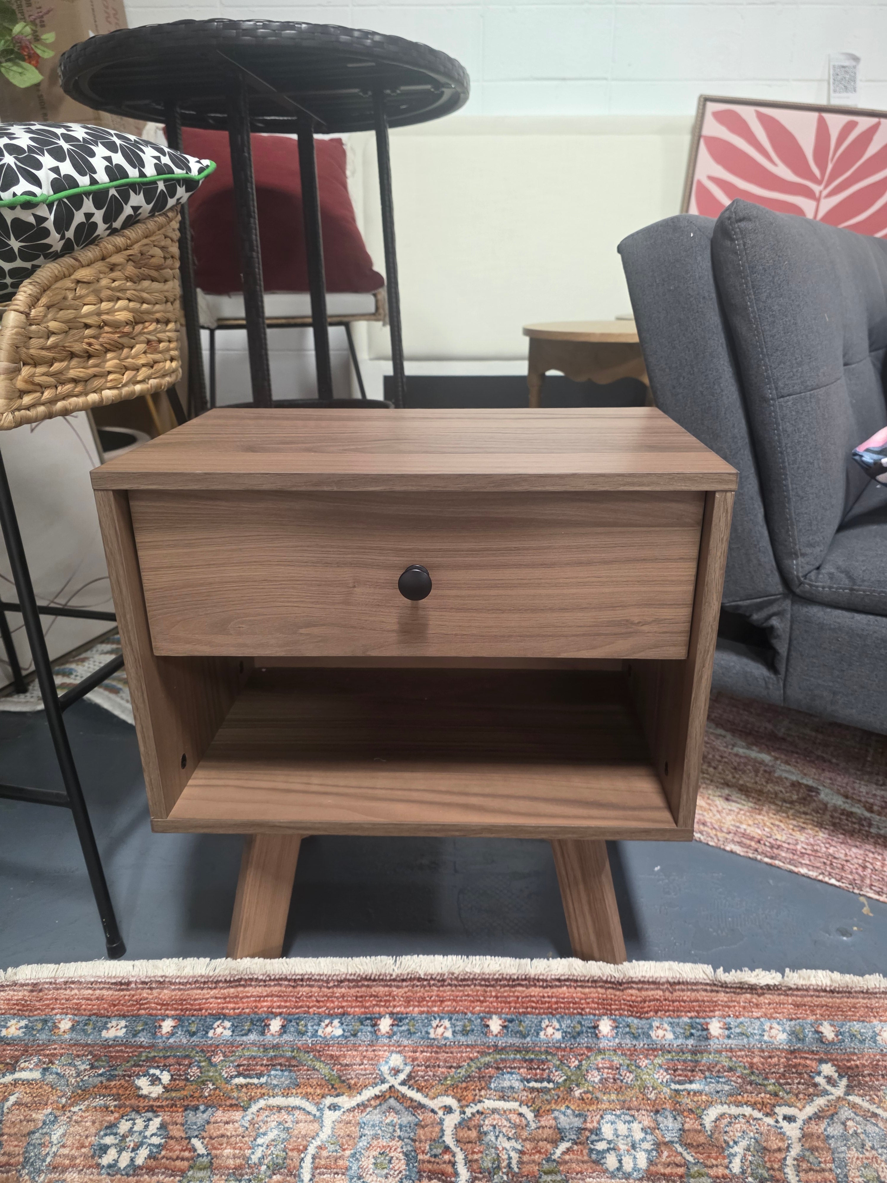 Walker Edison Mid Century Modern 1-Drawer Nightstand - SHOWROOM ITEM 