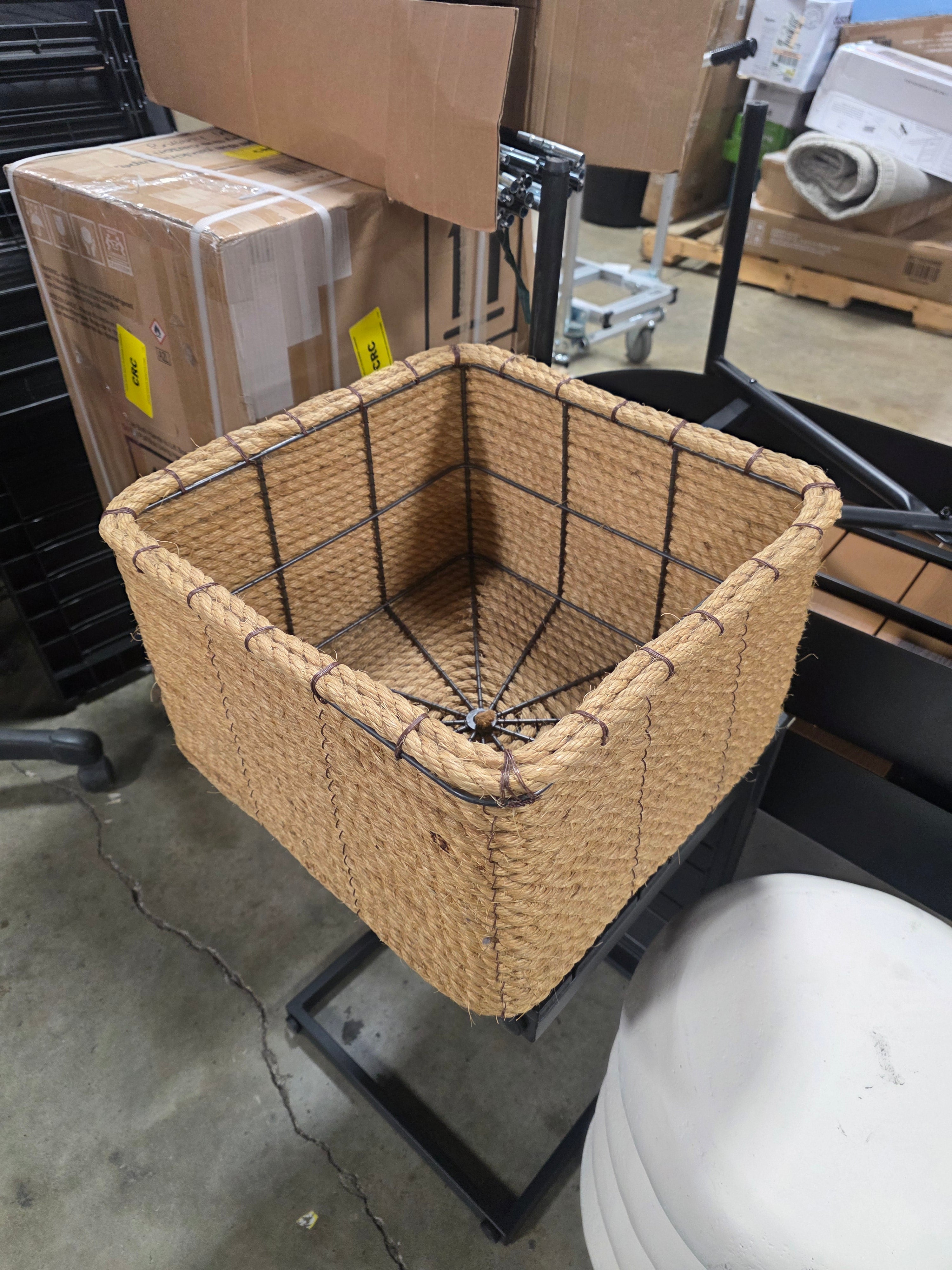 Jute and wire Plant Pot without plastic inline - Final Cut