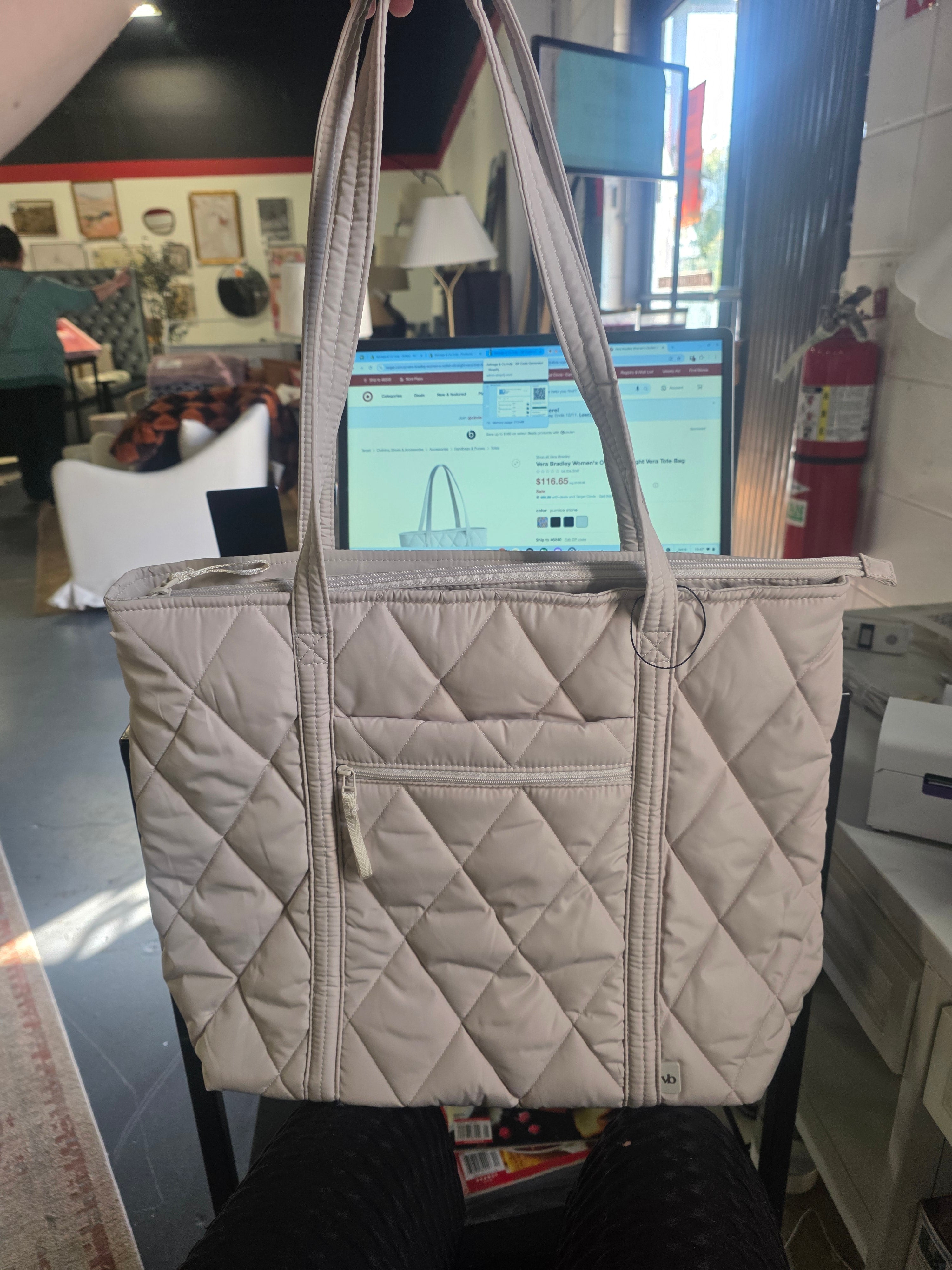 Vera Bradley Women's Outlet Ultralight Vera Tote Bag - SHOWROOM ITEM 