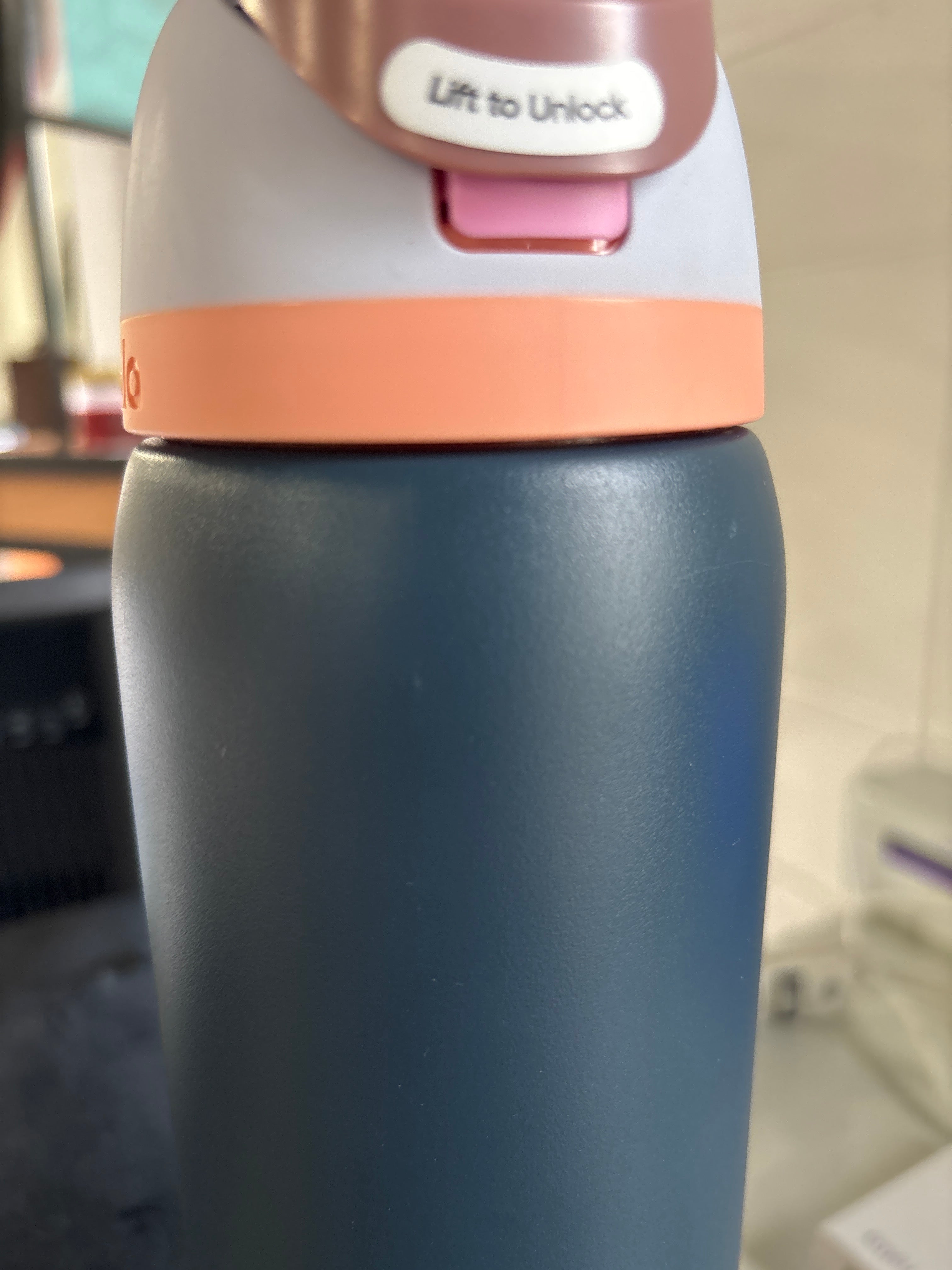 32oz Owala FreeSip Stainless Steel Water Bottle -  Navy Nights SHOWROOM ITEM