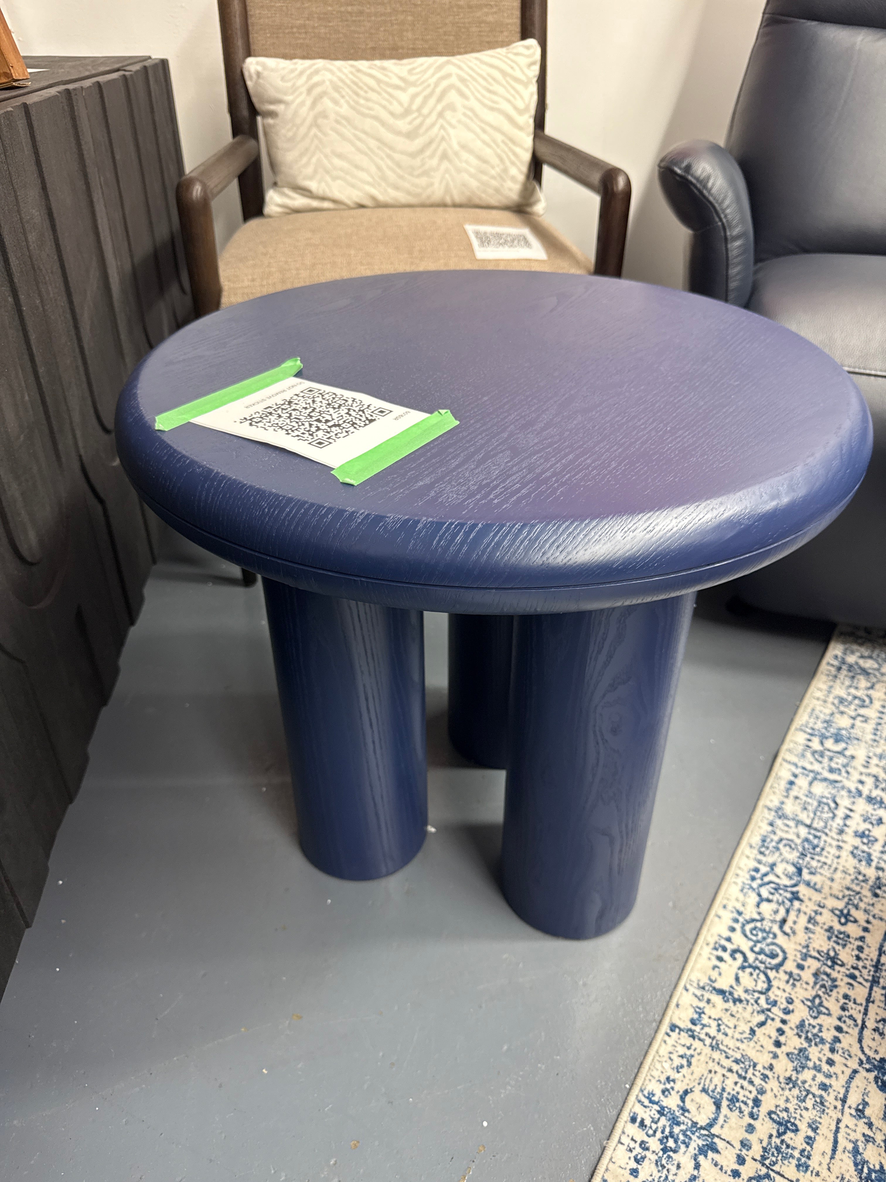 Hadi End Table SHOWROOM ITEM