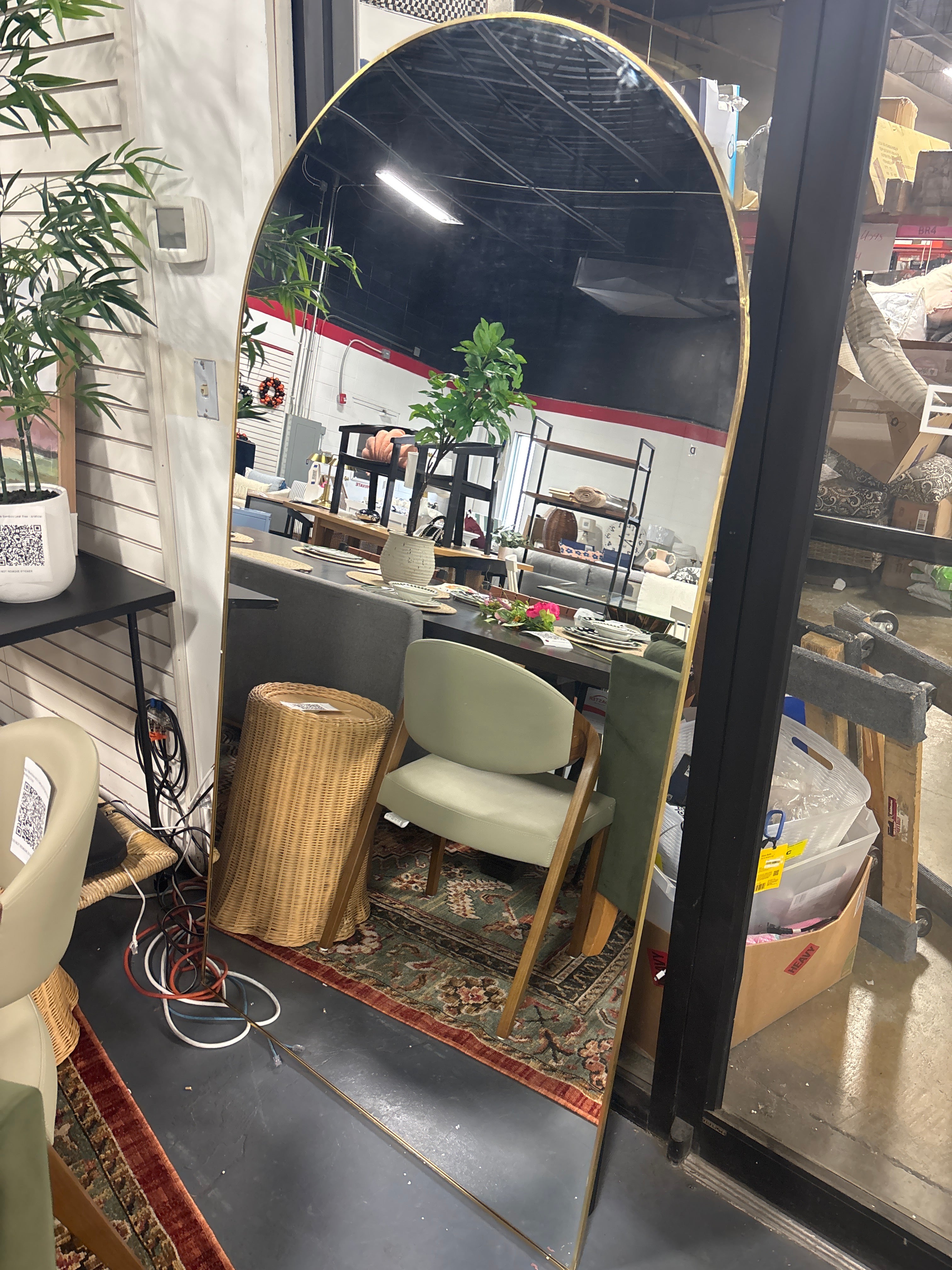 Metal Arch Mirror - Gold SHOWROOM ITEM