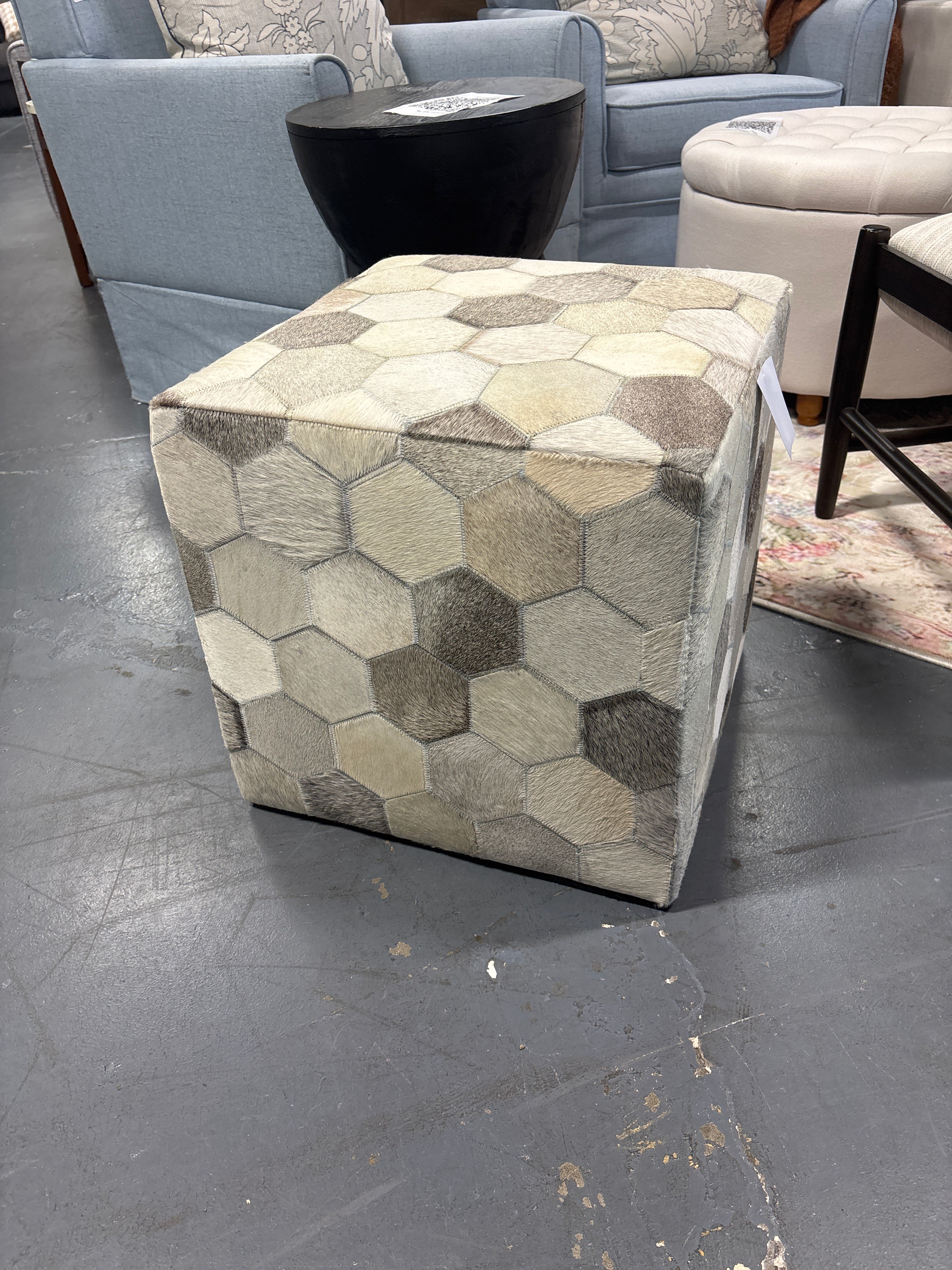 Lakietha Upholstered Ottoman SHOWROOM ITEM