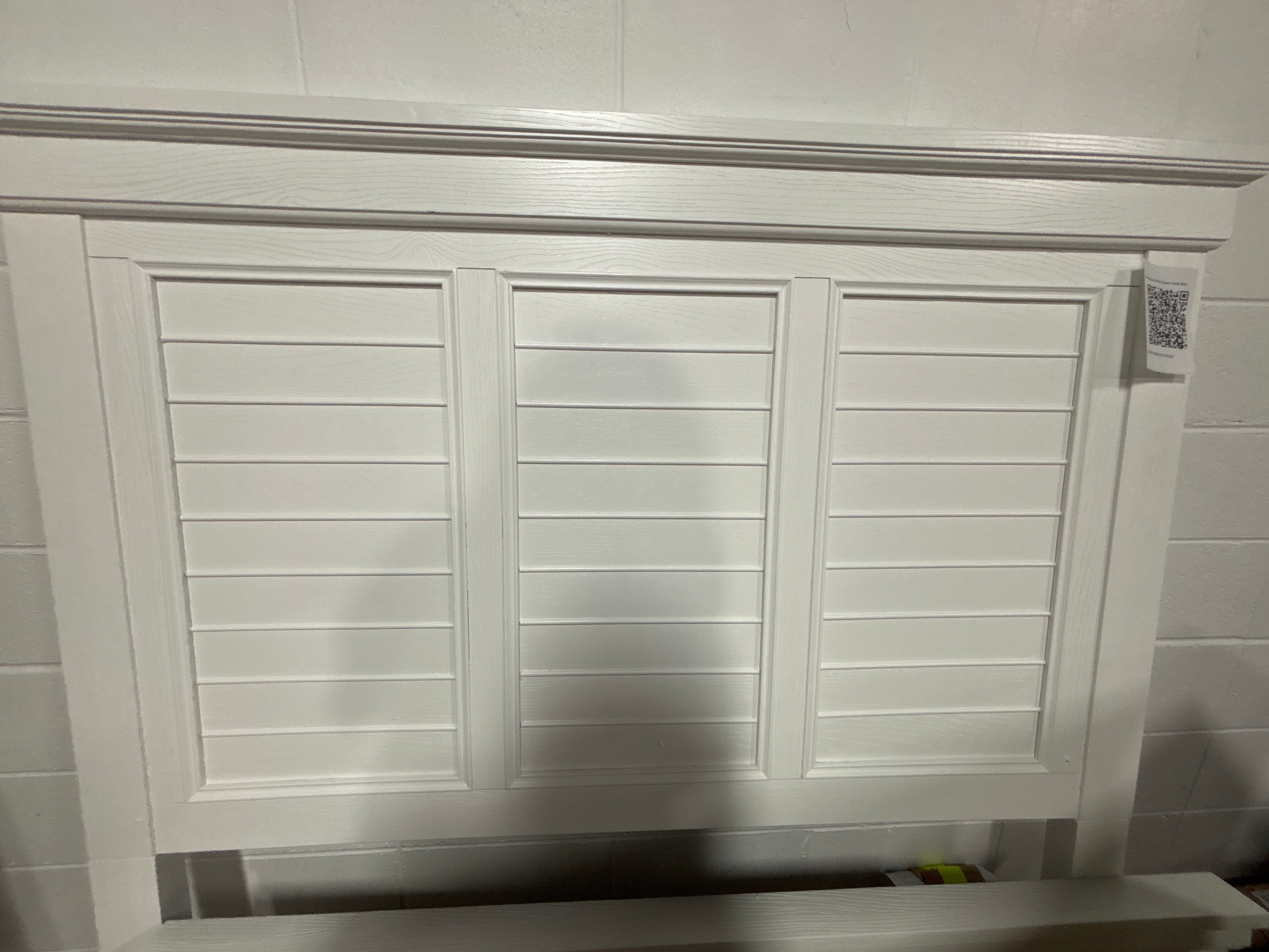 Jamestown White Queen Panel Bed SHOWROOM ITEM  3 boxes