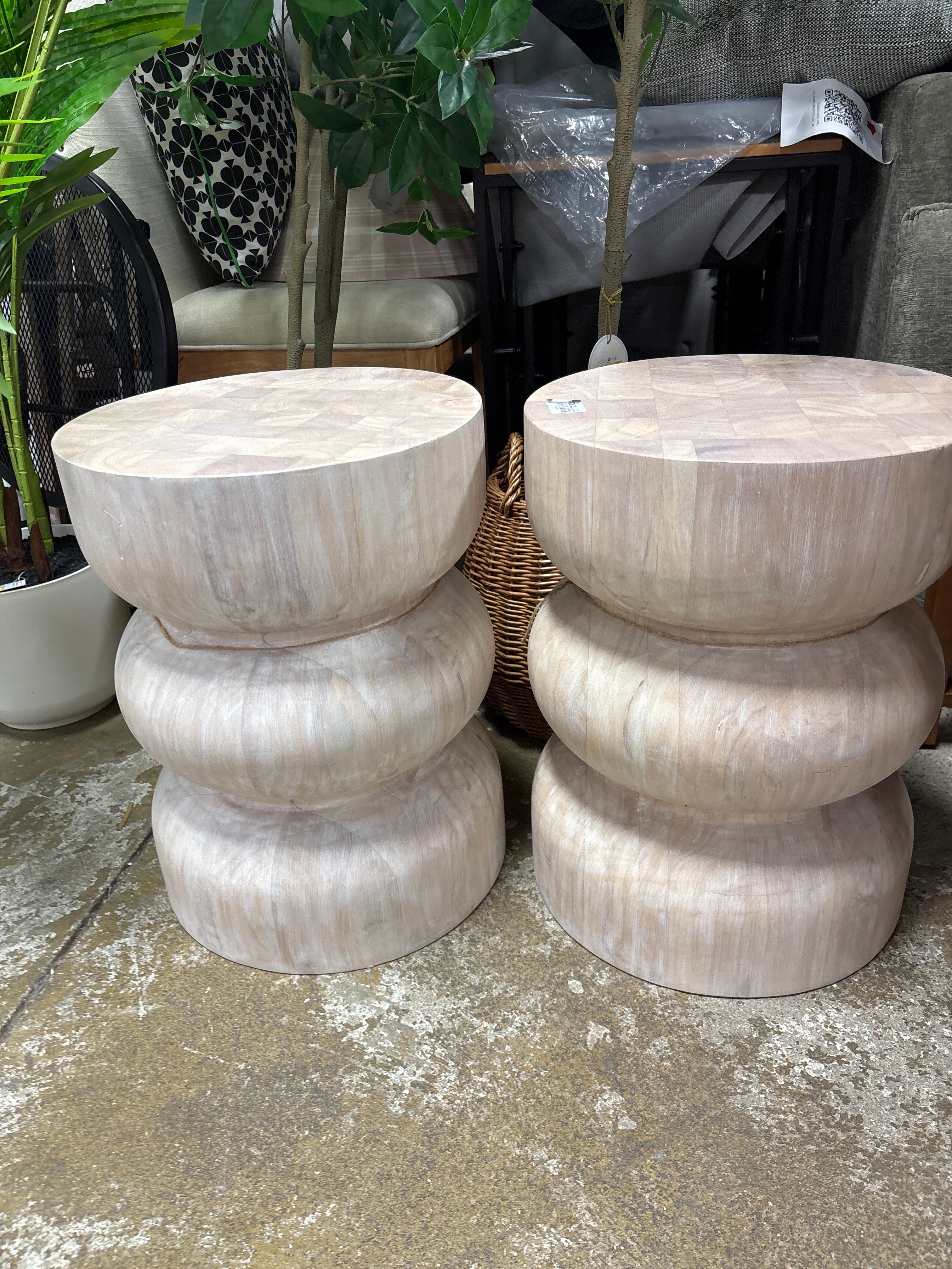Accent Table White Wash SHOWROOM ITEM
