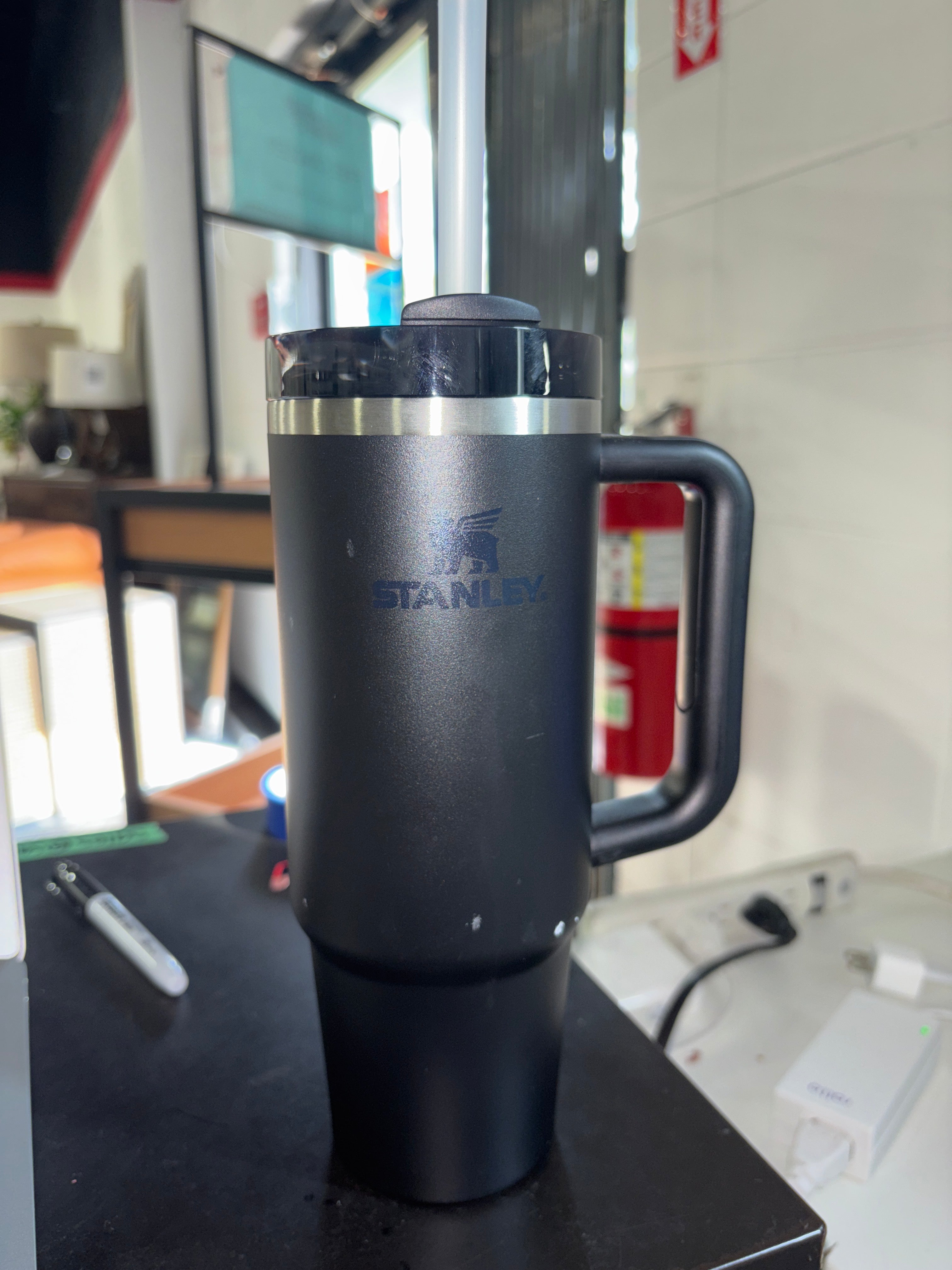 Stanley 30 oz Stainless Steel H2.0 Flowstate Quencher Tumbler - Black 2.0 SHOWROOM ITEM