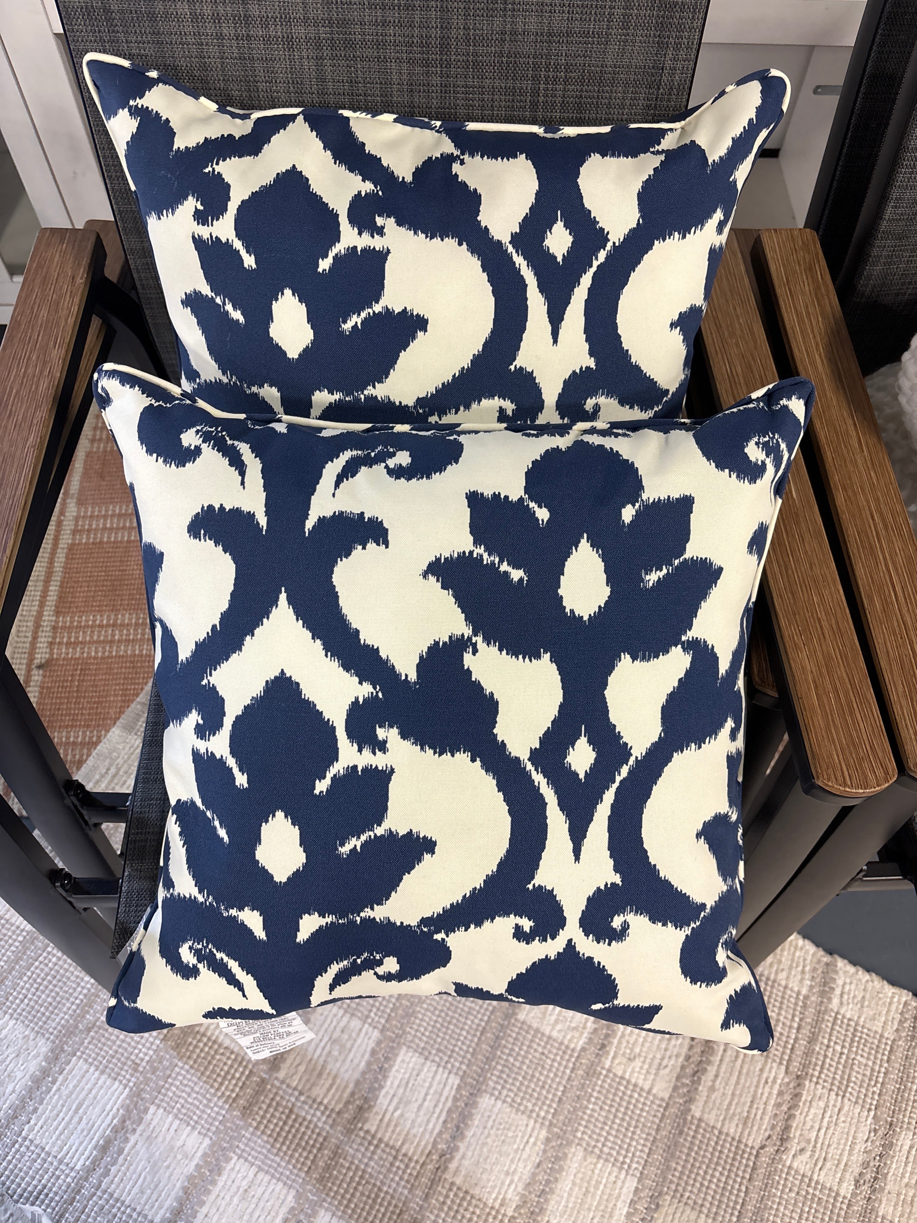 (Set of 2) Damask Indoor/Outdoor Accent Throw Pillow - Blue Basalto Navy SHOWROOM ITEM