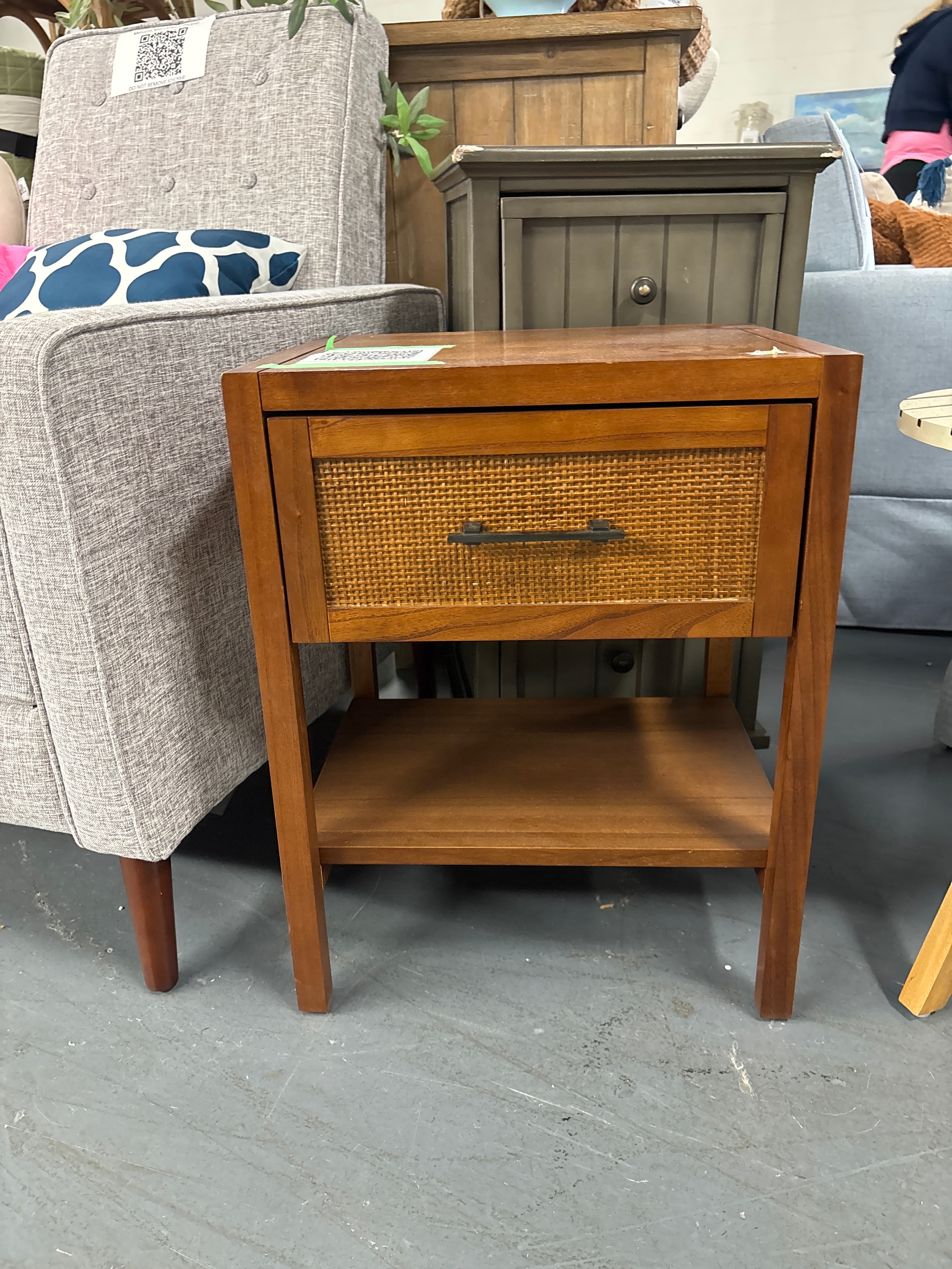 Warwick End Table with Drawer SHOWROOM ITEM