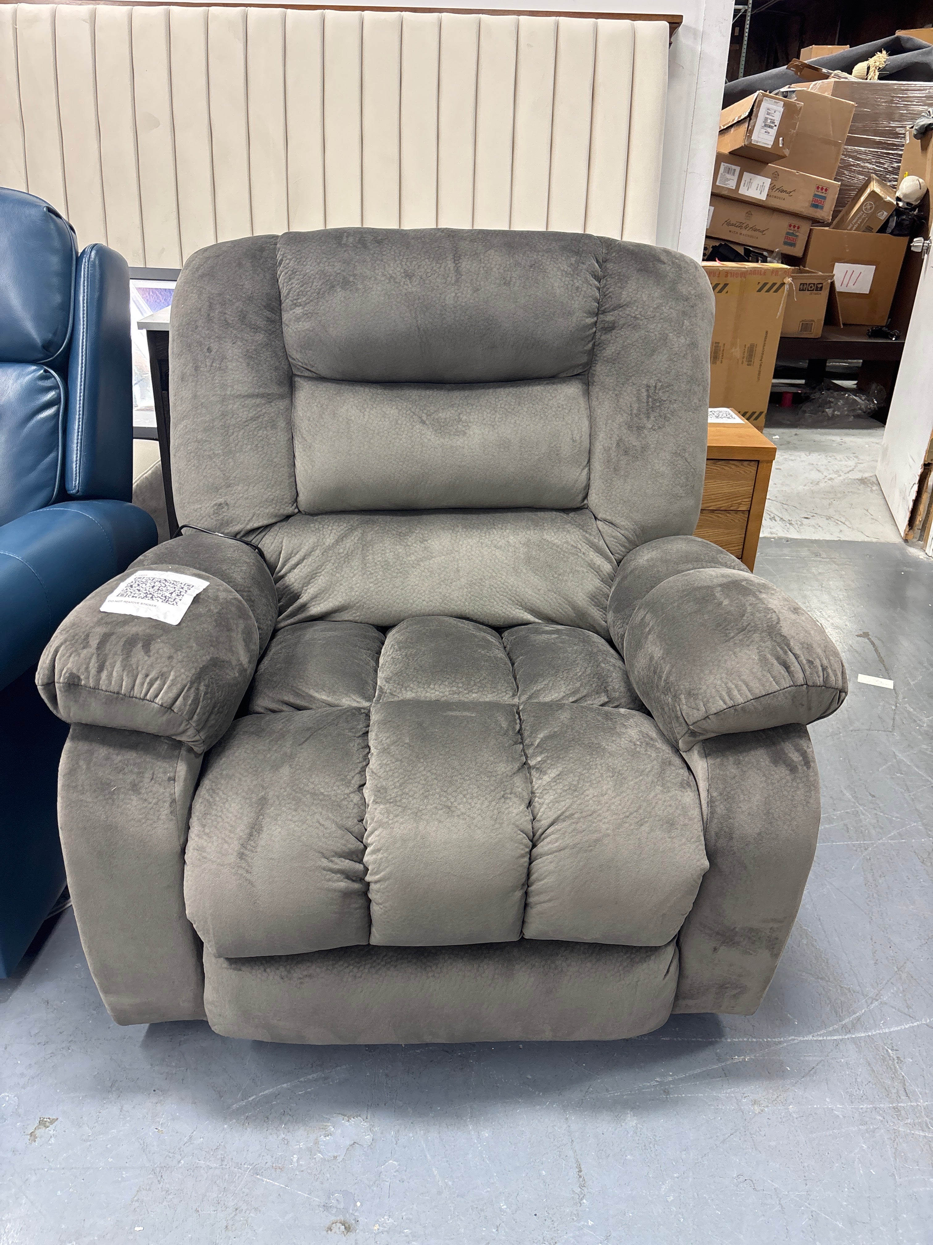 Power Lift Recliner Chair with Massage and Heat SHOWROOM ONLY ITEM