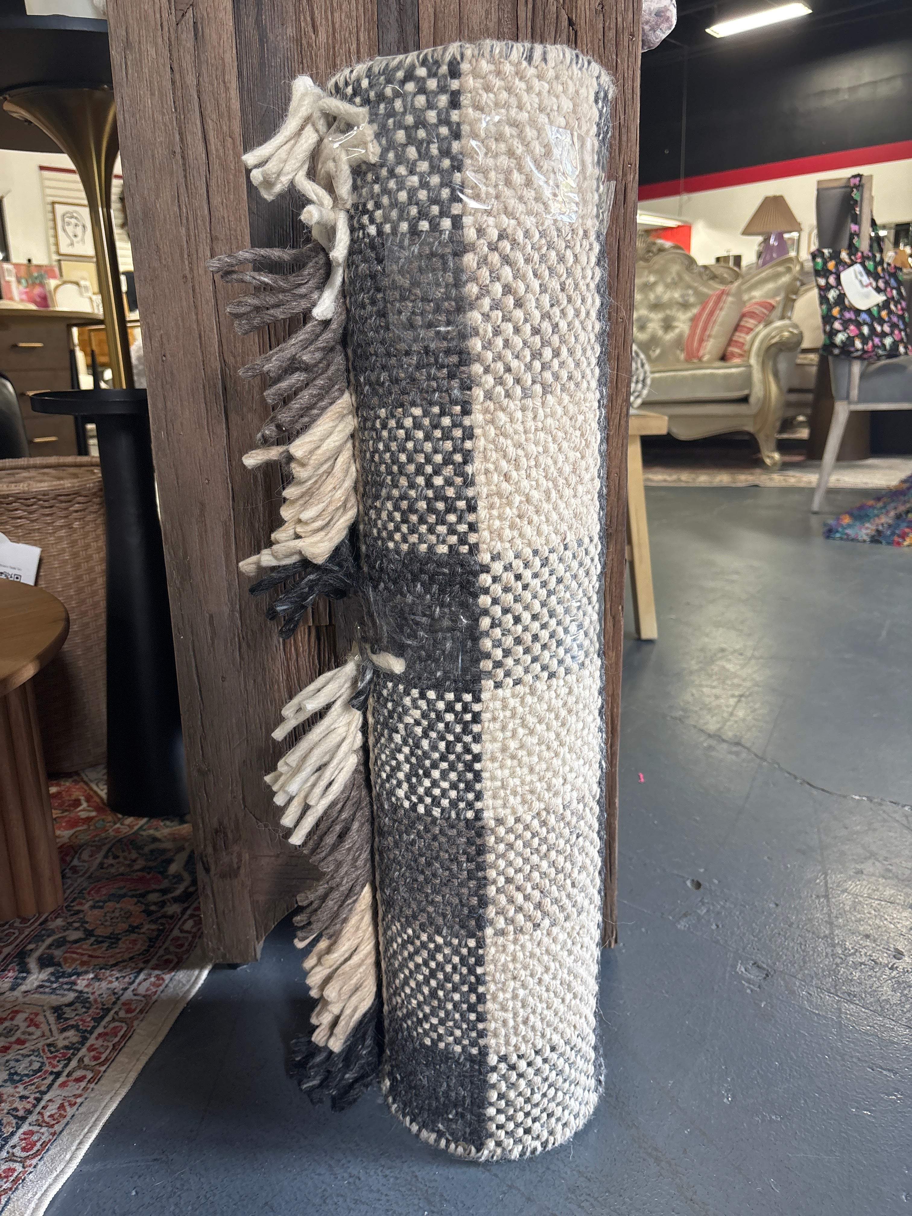 2' 6" x 8' Livabliss Reliance Area Rug SHOWROOM ITEM