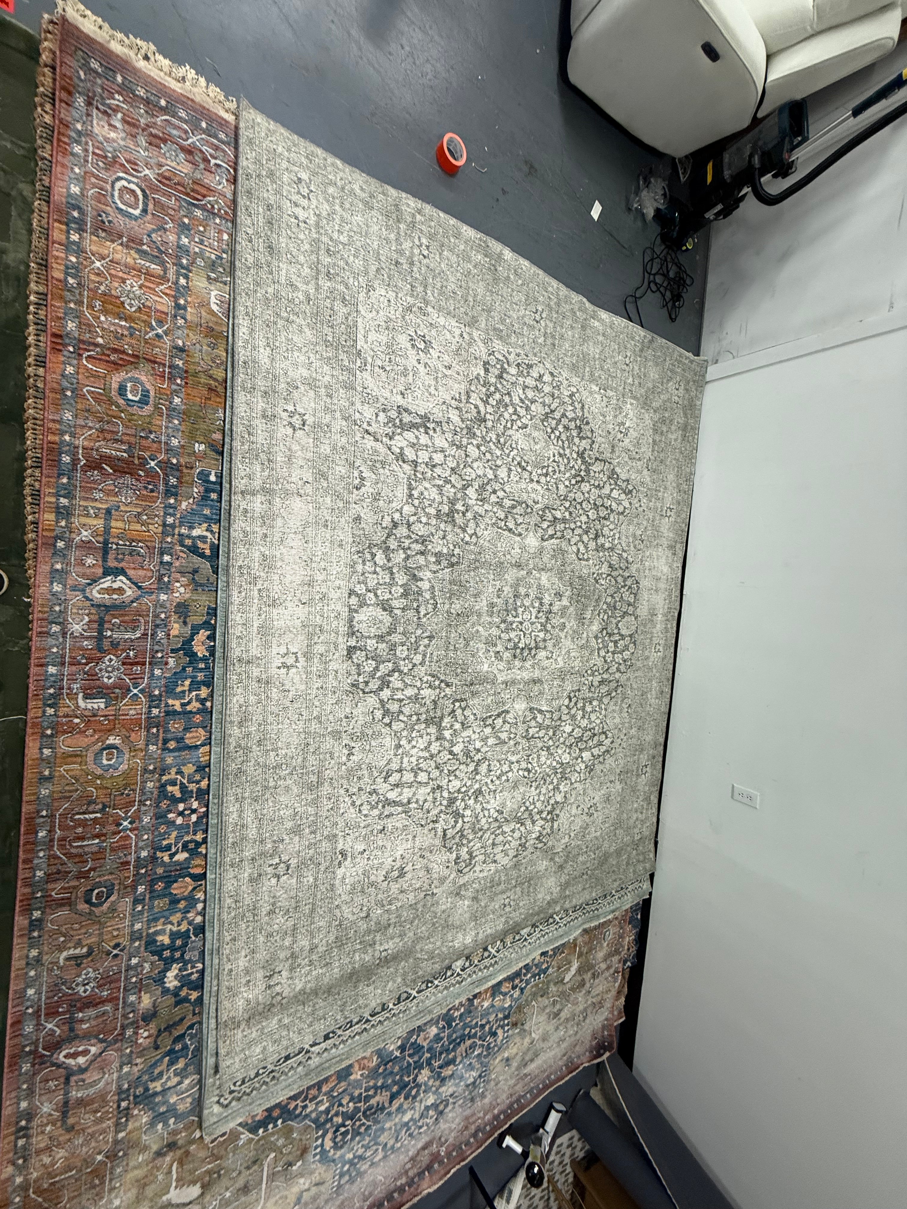 Hillstone Collection Agnetha Traditional Vintage Medallion Area Rug 7'10"x10' SHOWROOM ITEM