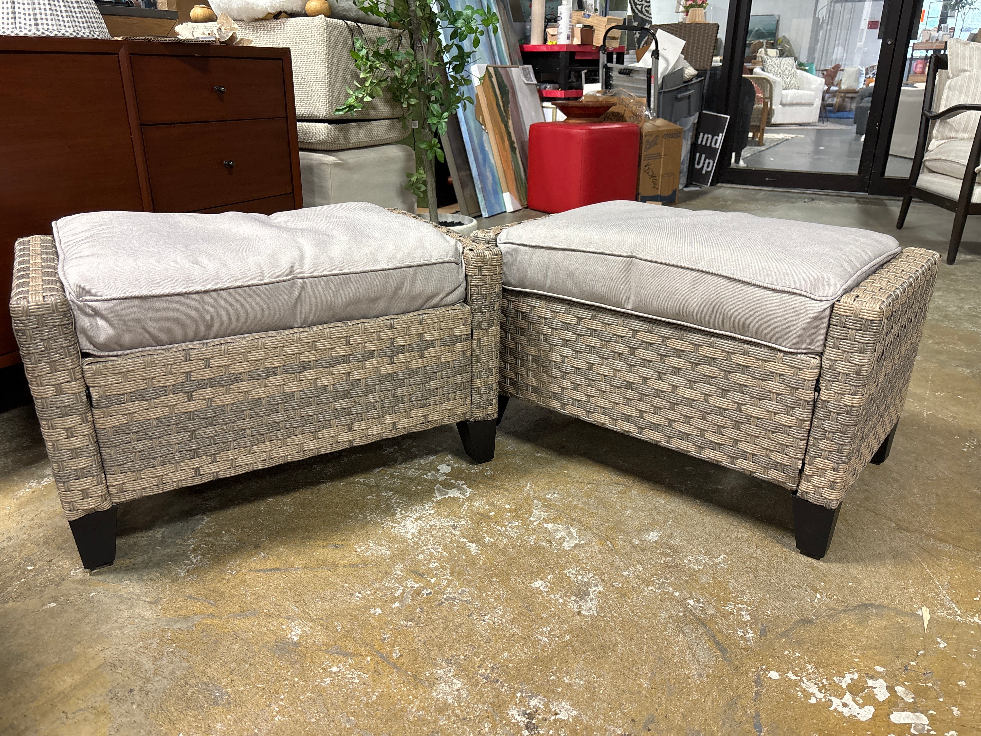 (Set of 2) Eagle Peak Wicker Outdoor Ottomans - Gray SHOWROOM ITEM
