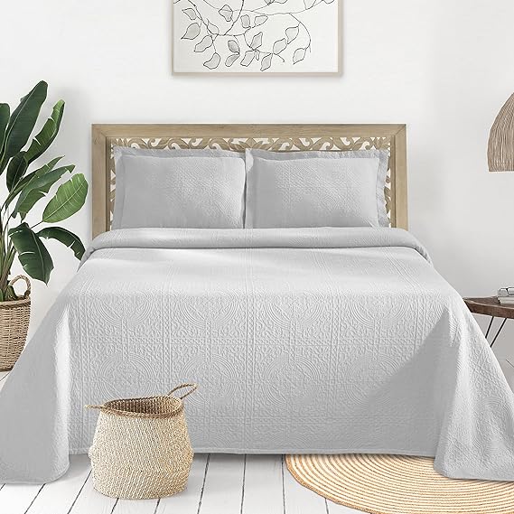 100% Cotton Fleur De Lis Matelasse King Bedspread, White