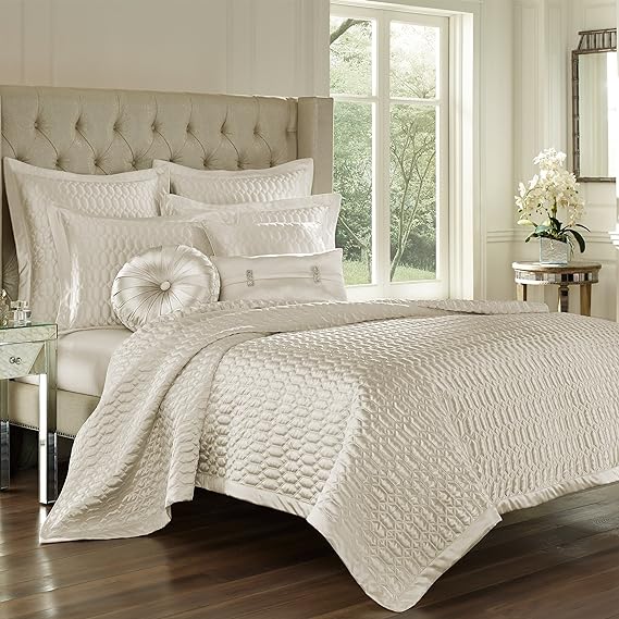 Saranda Satin Geometric Quilted Coverlet King, Natural