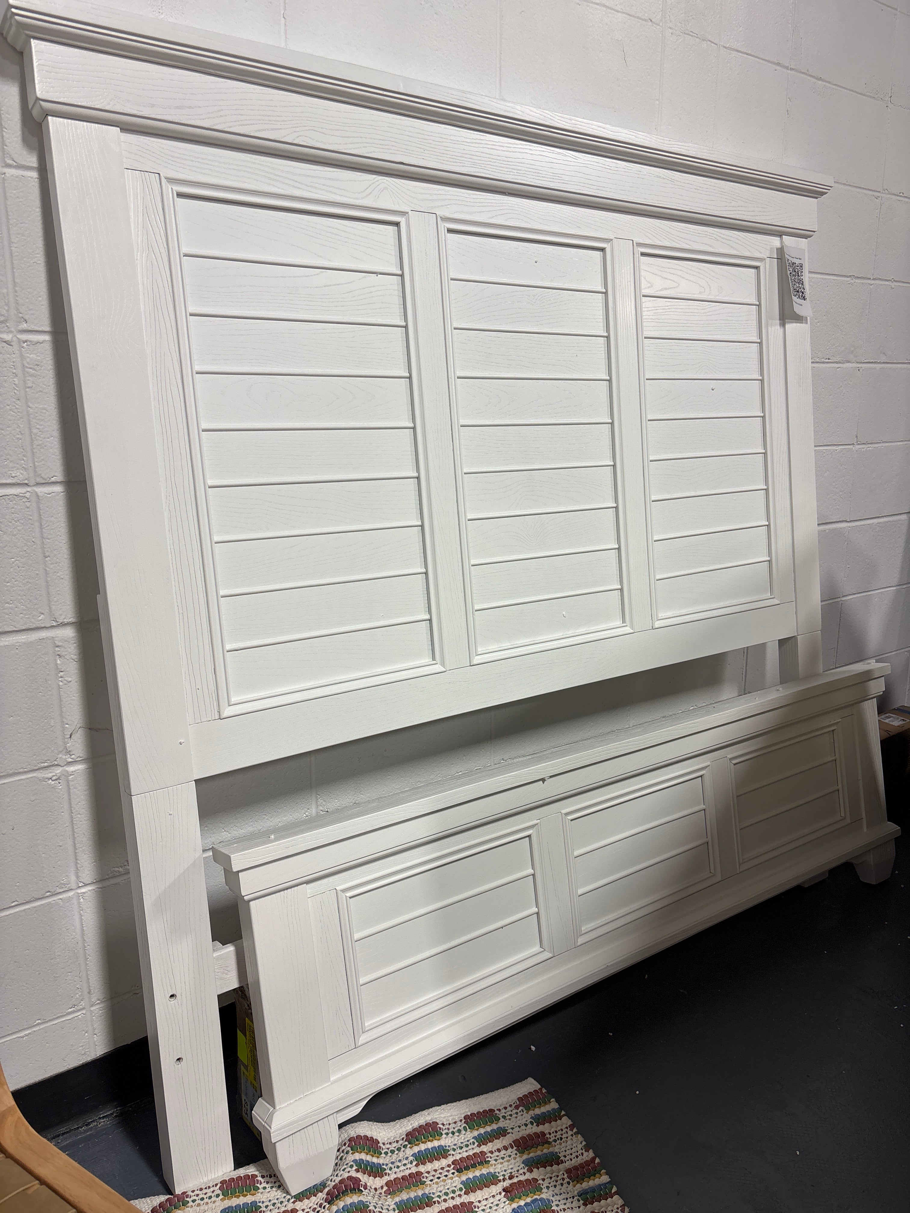 Jamestown White Queen Panel Bed SHOWROOM ITEM  3 boxes