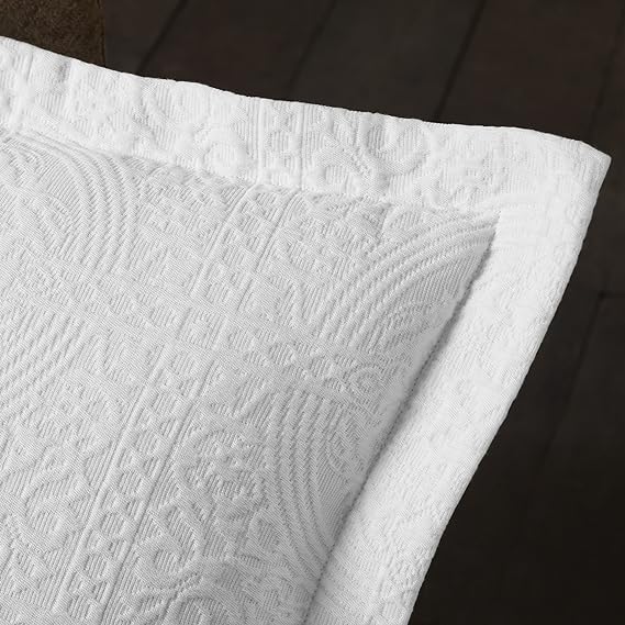 100% Cotton Fleur De Lis Matelasse King Bedspread, White