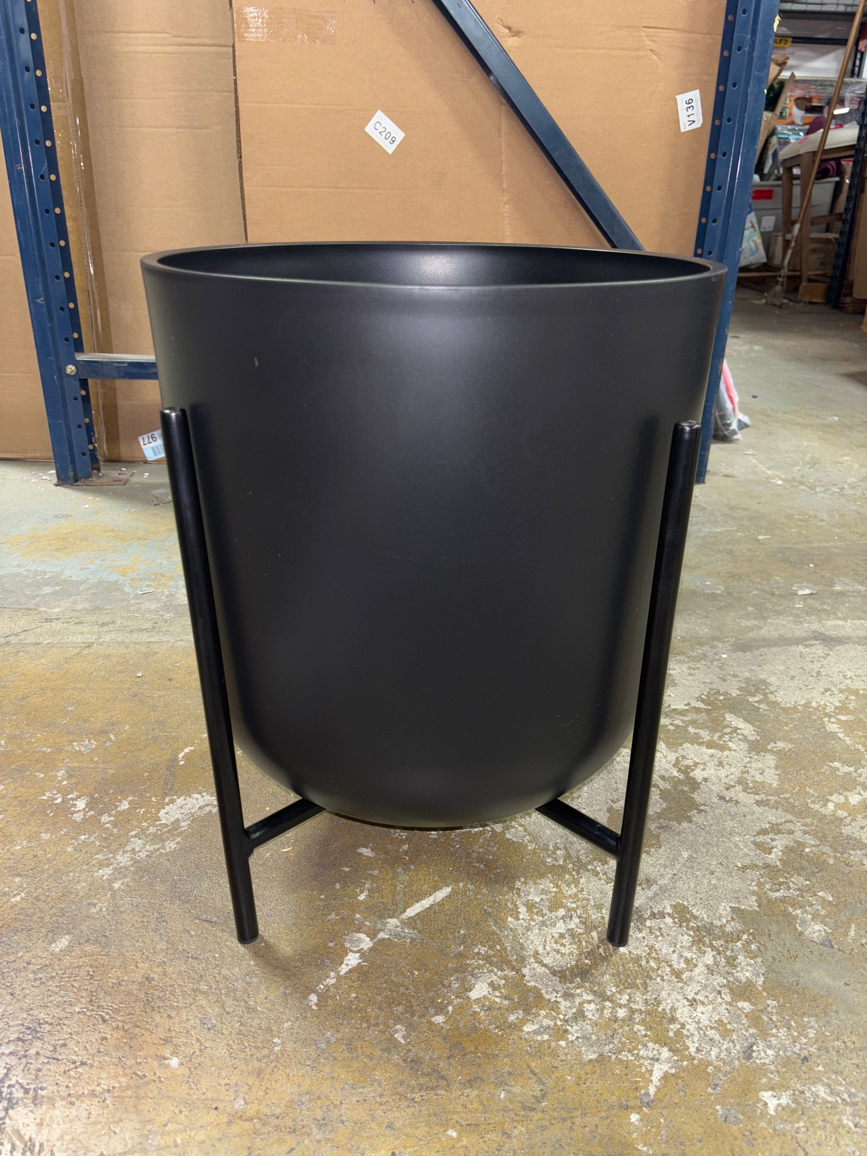Veradek Mason Series Raised Kona Planter with Stand - Black SHOWROOM ITEM