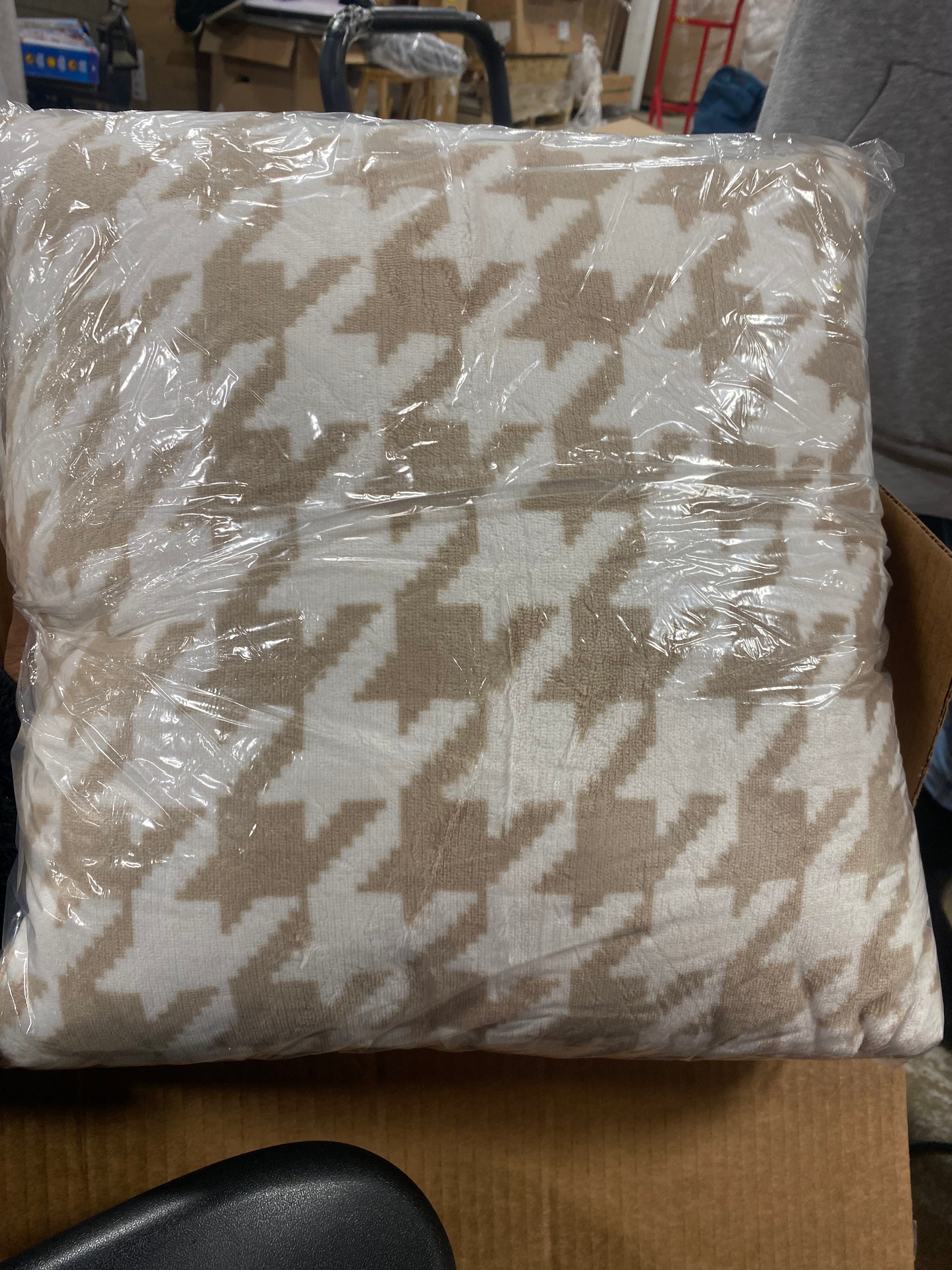 Printed plush Houndstooth Pillow Square Throw Pillow, final cut
