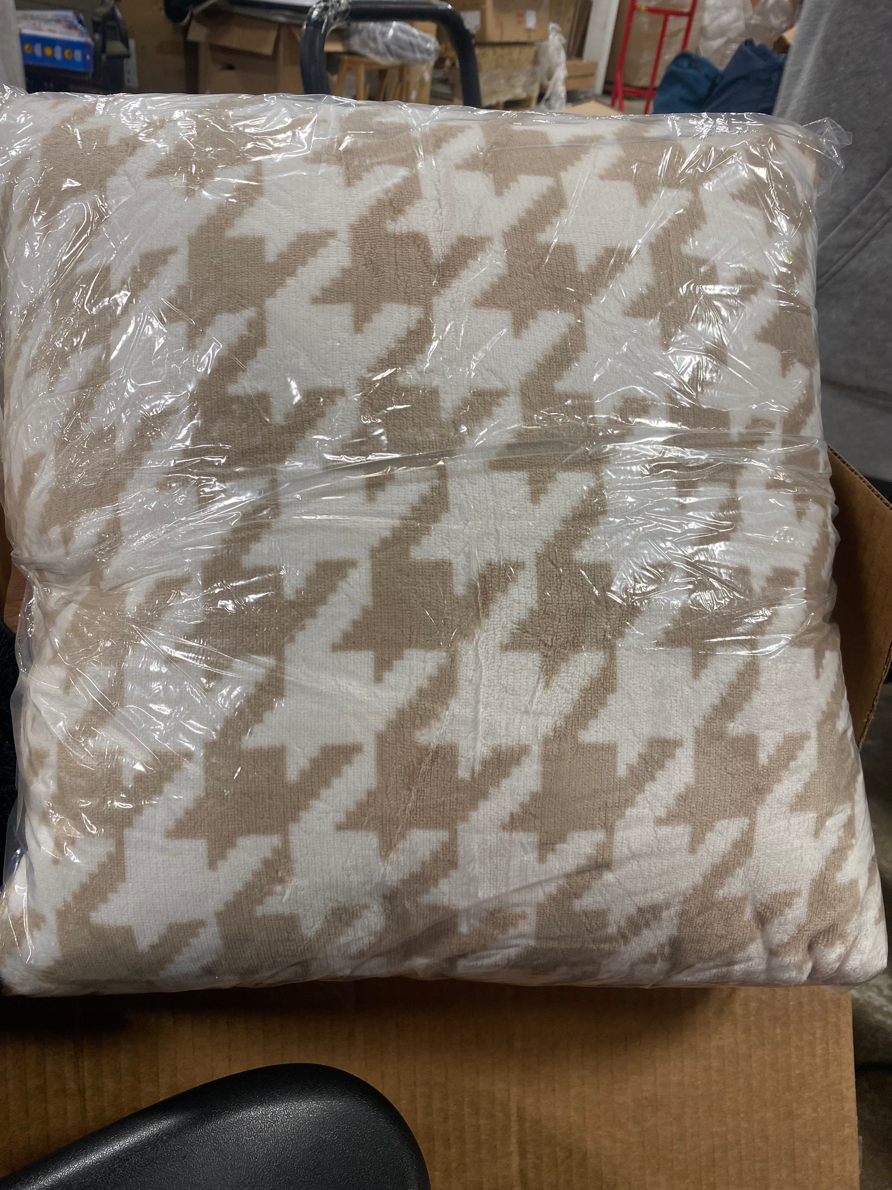 Printed plush Houndstooth Pillow Square Throw Pillow, final cut