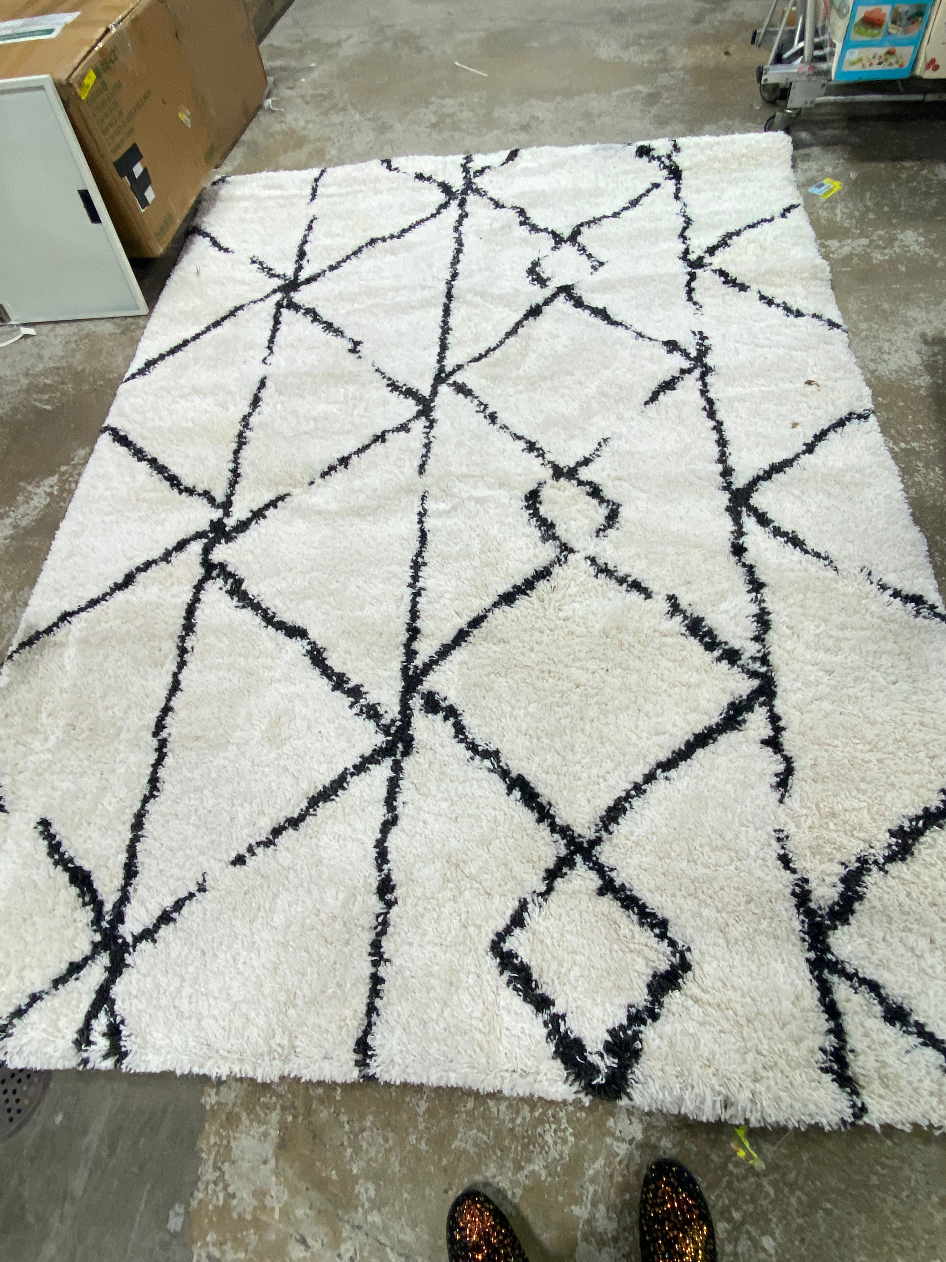 Geometric Design Woven Rug 7' x 10'