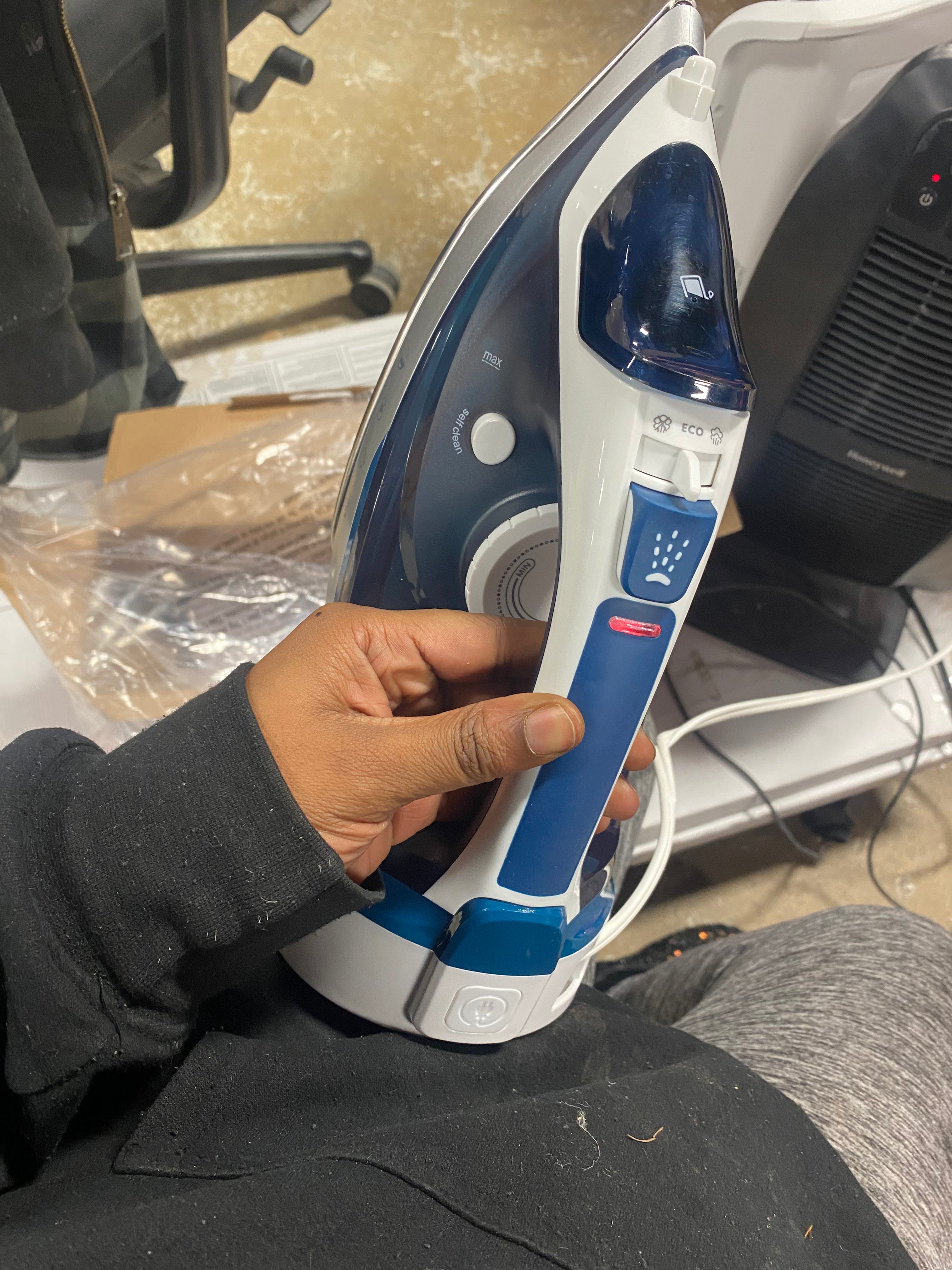 Steam Iron with Retractable Cord and Shot of Steam Feature
