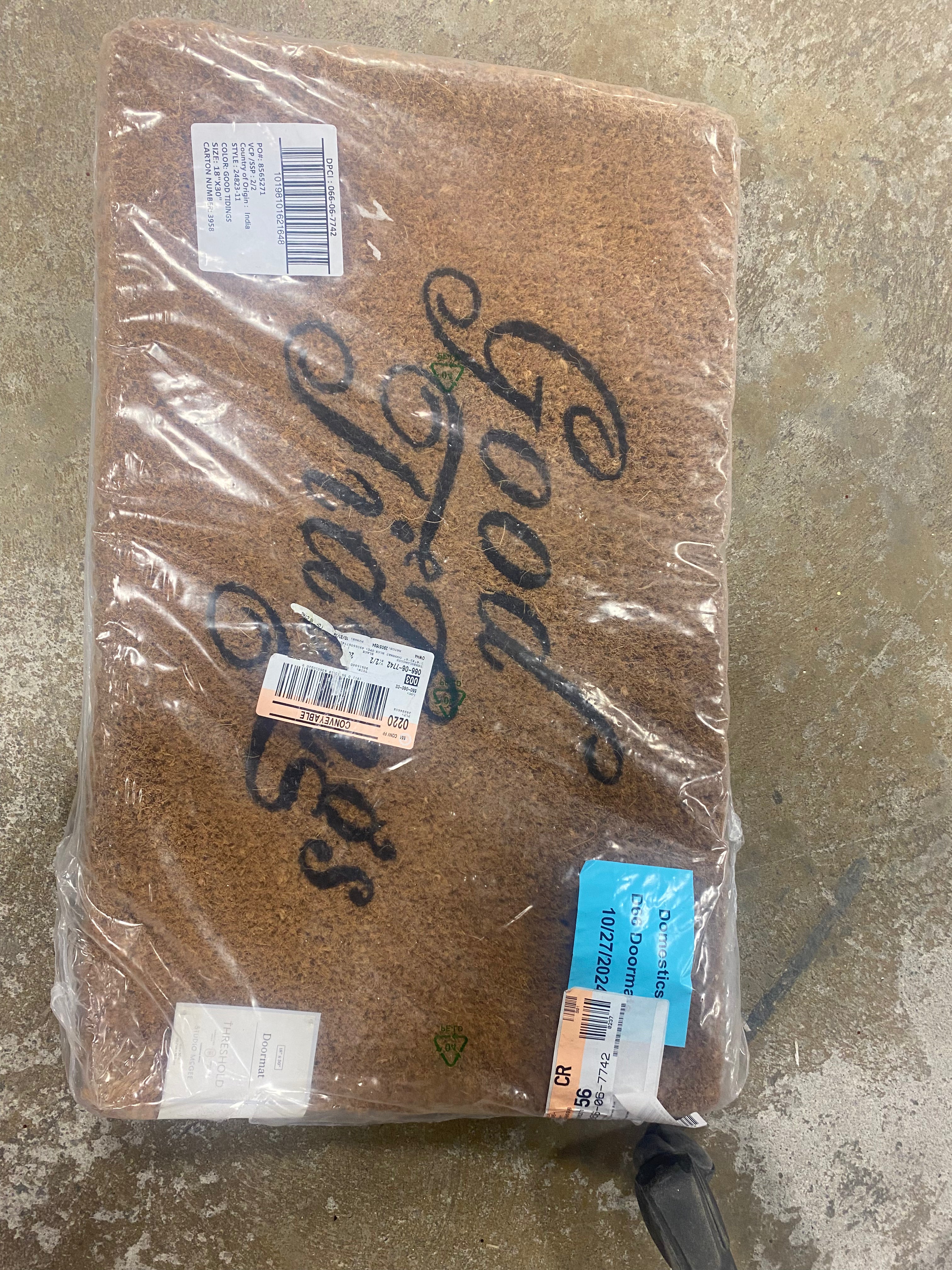 1'6"x2'6" 'Good Tidings' Outdoor Coir Doormat Black - High Pile, Classic Pattern