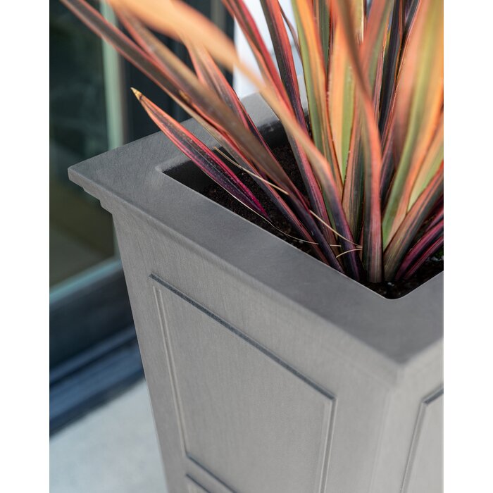 Abram Tall Planter Box Sol 72 Outdoor Color: Black, Set of: 1