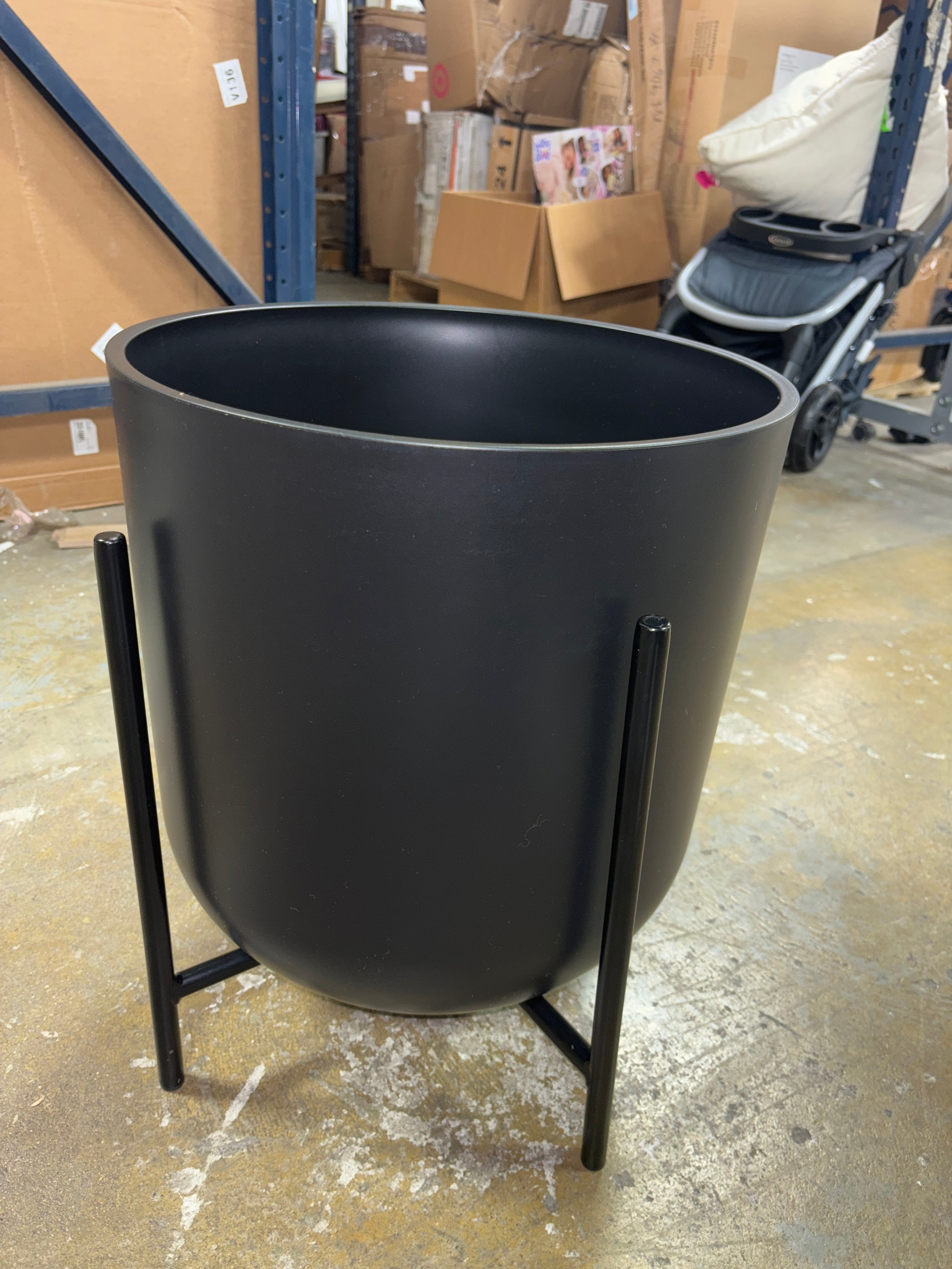 Veradek Mason Series Raised Kona Planter with Stand - Black SHOWROOM ITEM