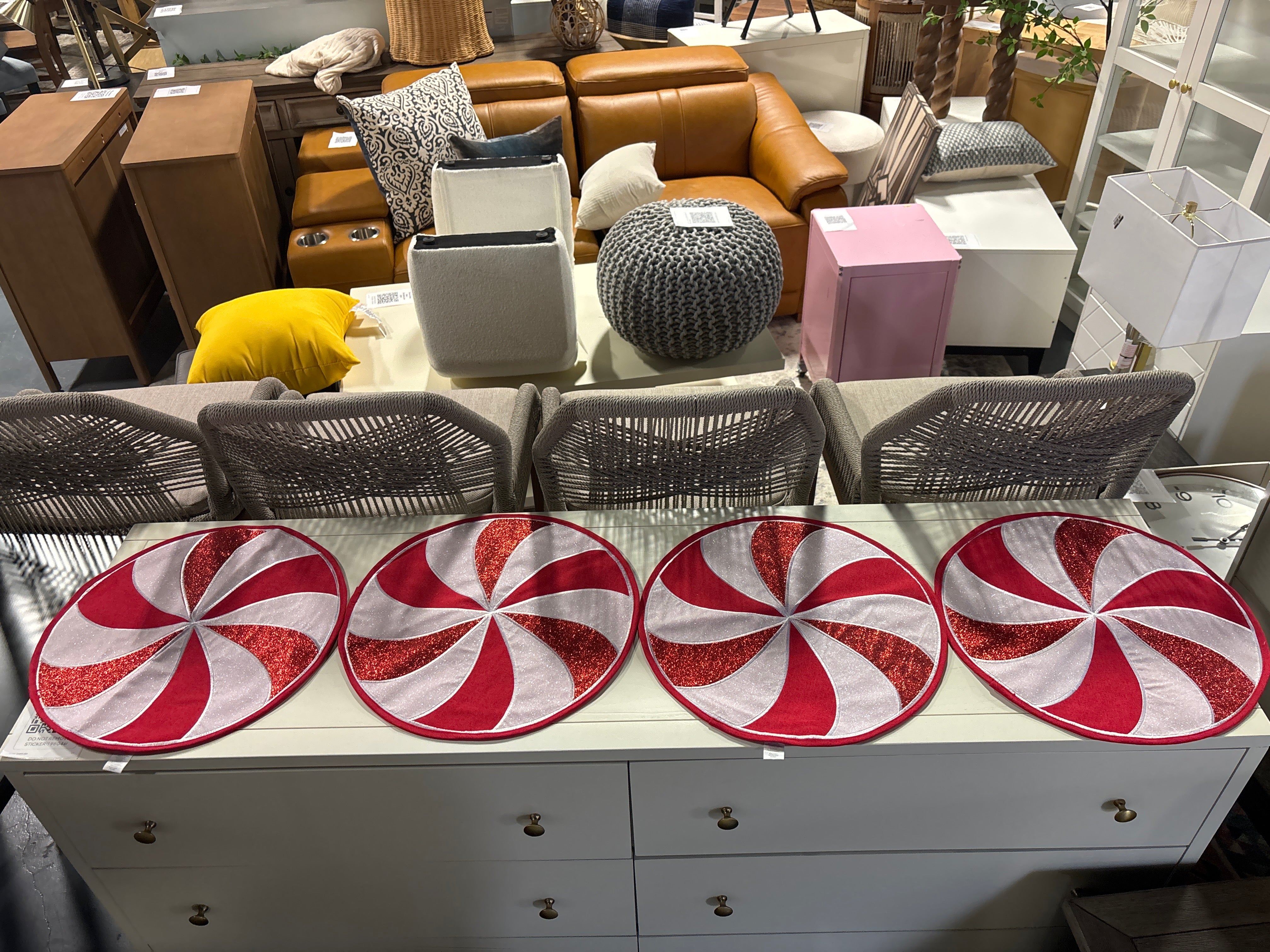 (Set of 4) Peppermint Placemat - Glitter SHOWROOM ITEM