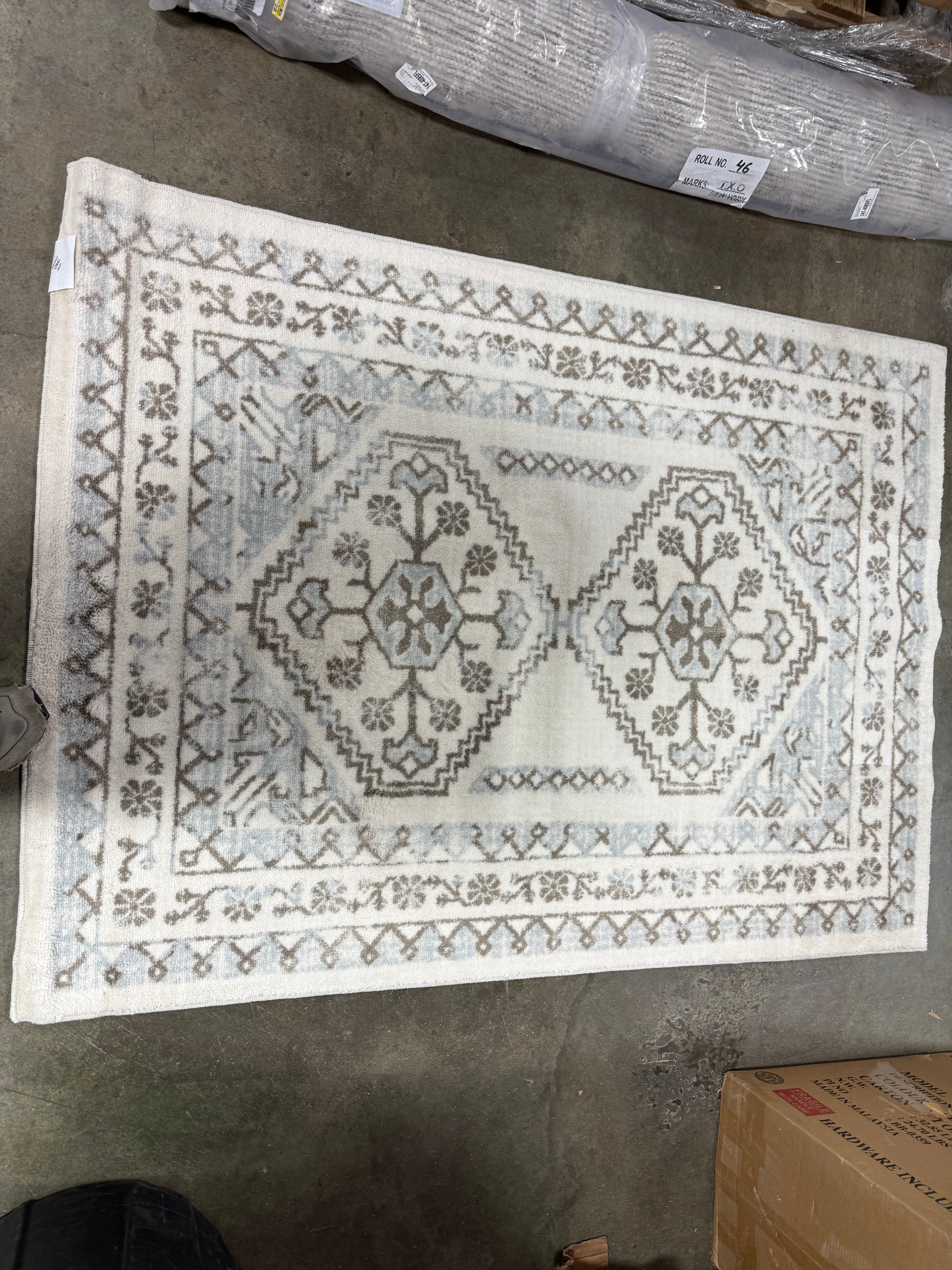 Washable Distressed Persian Accent Rug Cream 4' x 5'