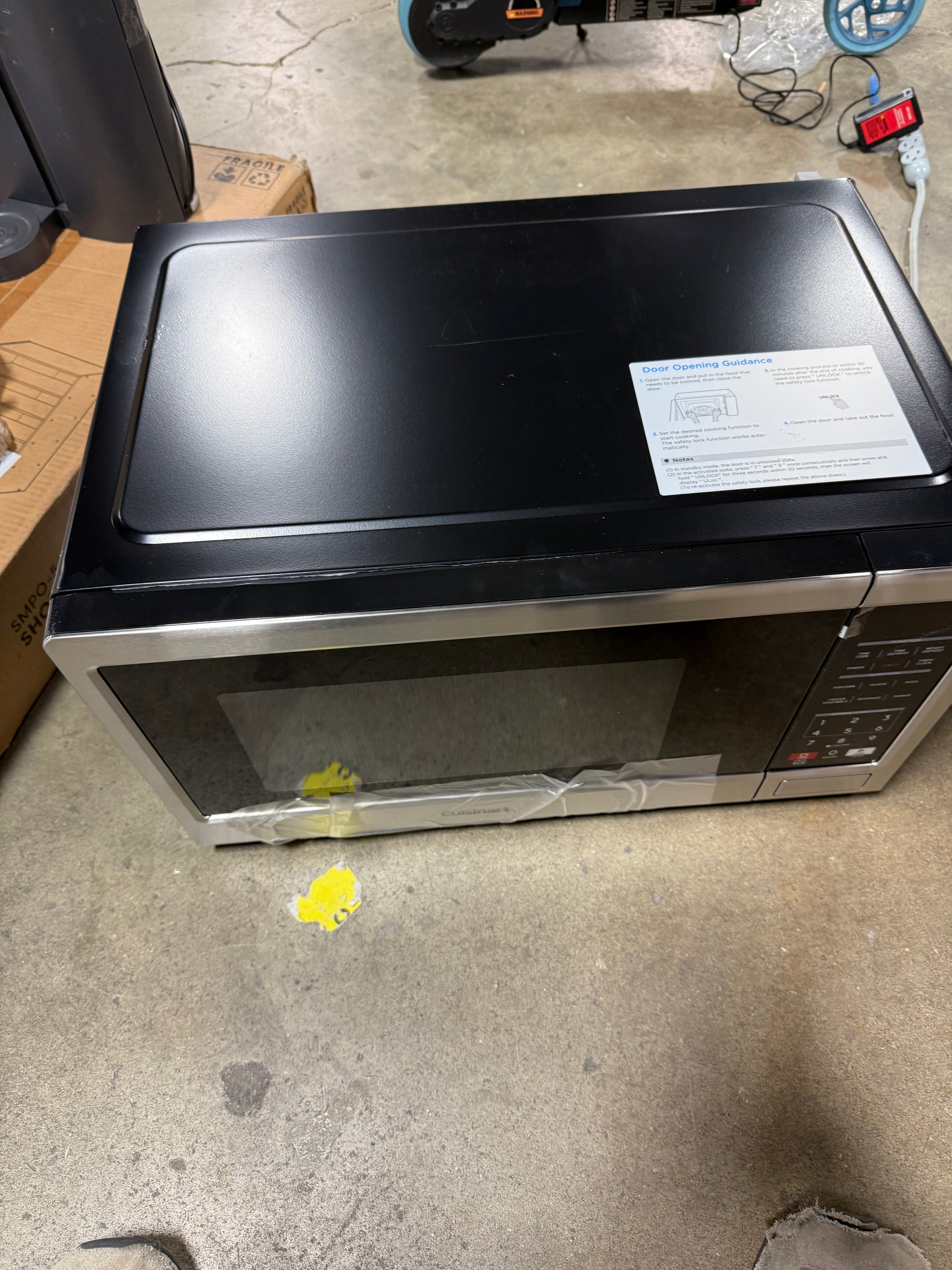 Microwave Oven: Countertop, 11 Power Levels, Digital Display, Child Lock, Black