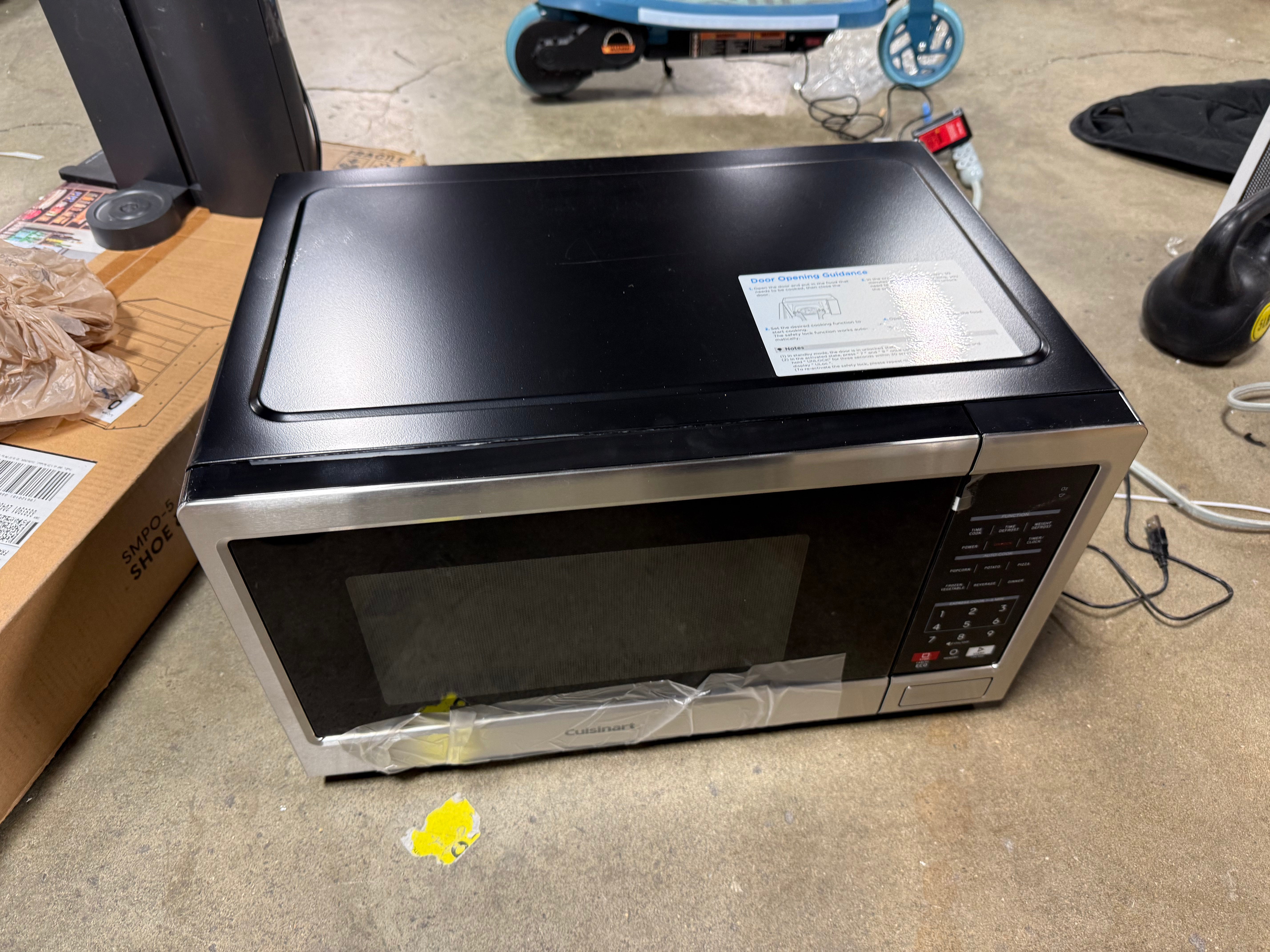 Microwave Oven: Countertop, 11 Power Levels, Digital Display, Child Lock, Black
