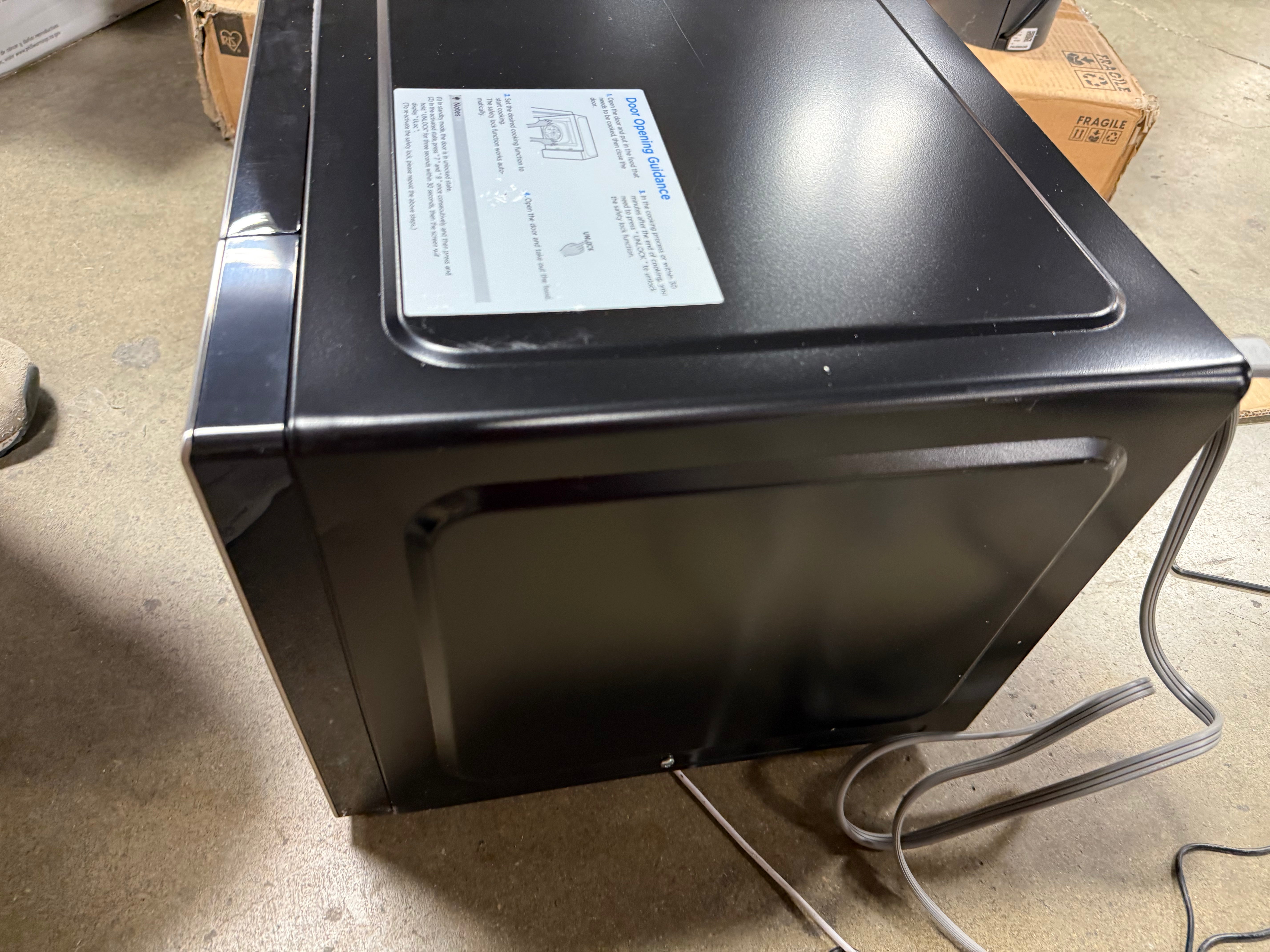 Microwave Oven: Countertop, 11 Power Levels, Digital Display, Child Lock, Black