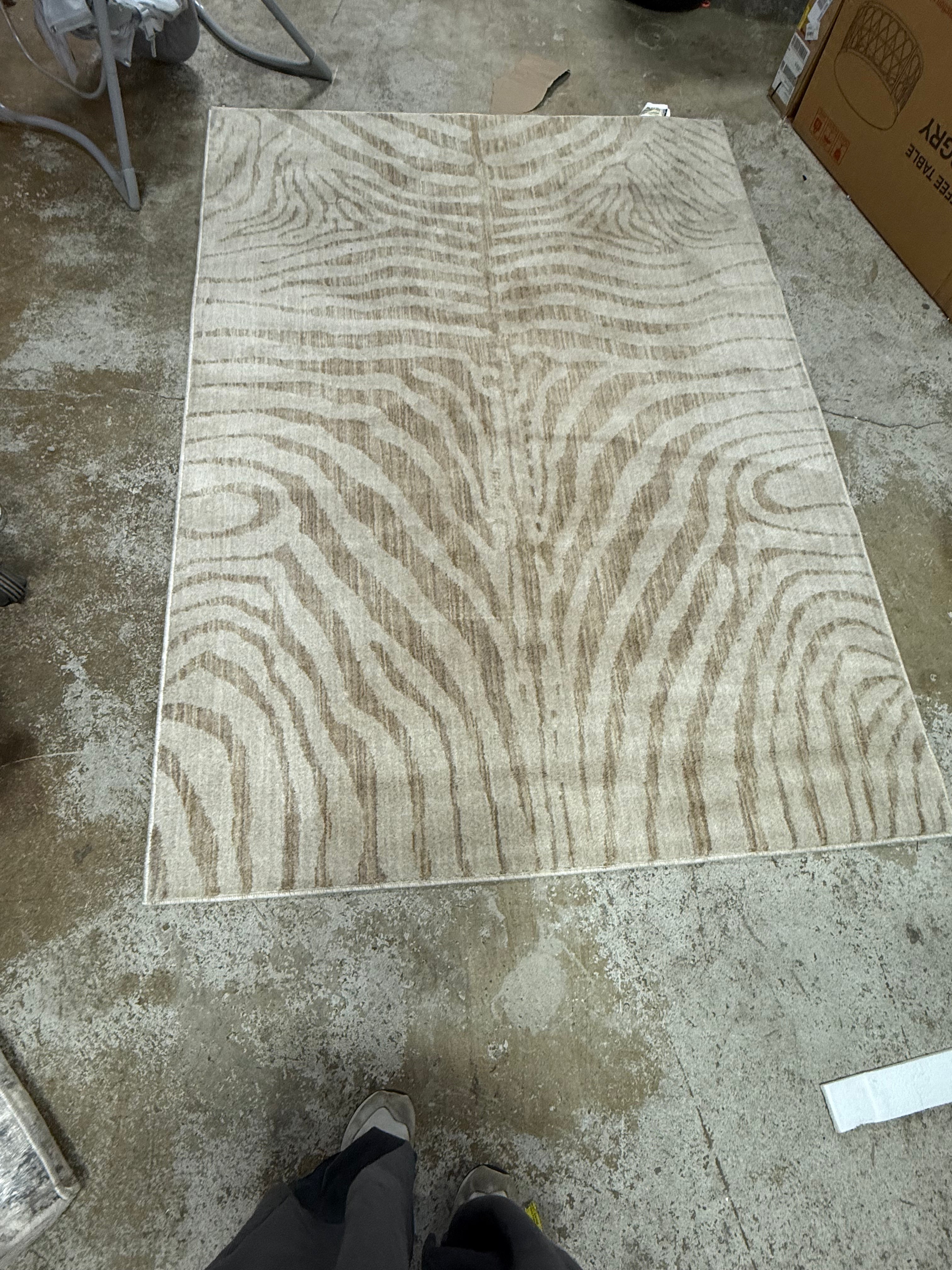 Zebra Stripe Woven Rug 5'x7'