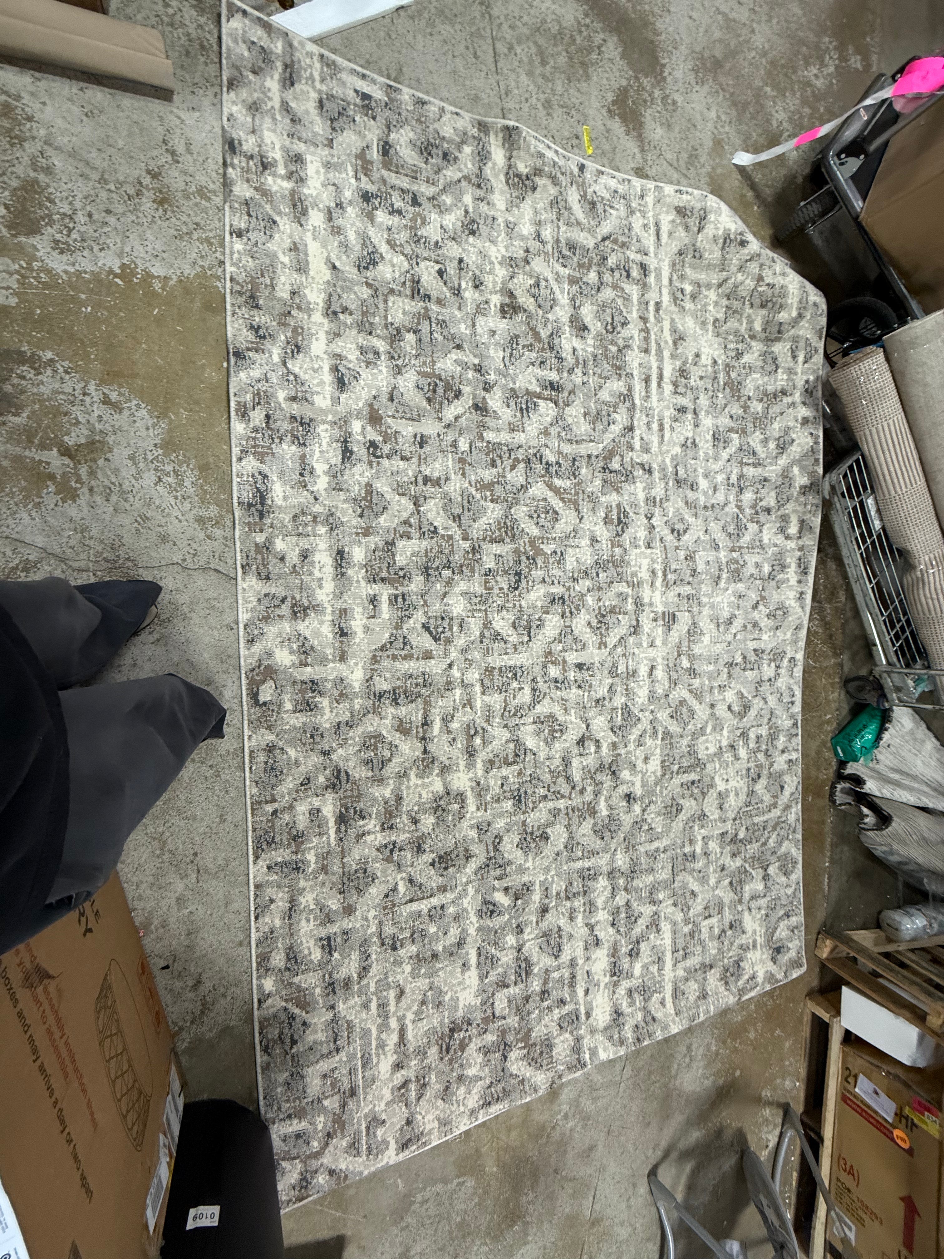 Eliot Geo Area Rug 7'x10'