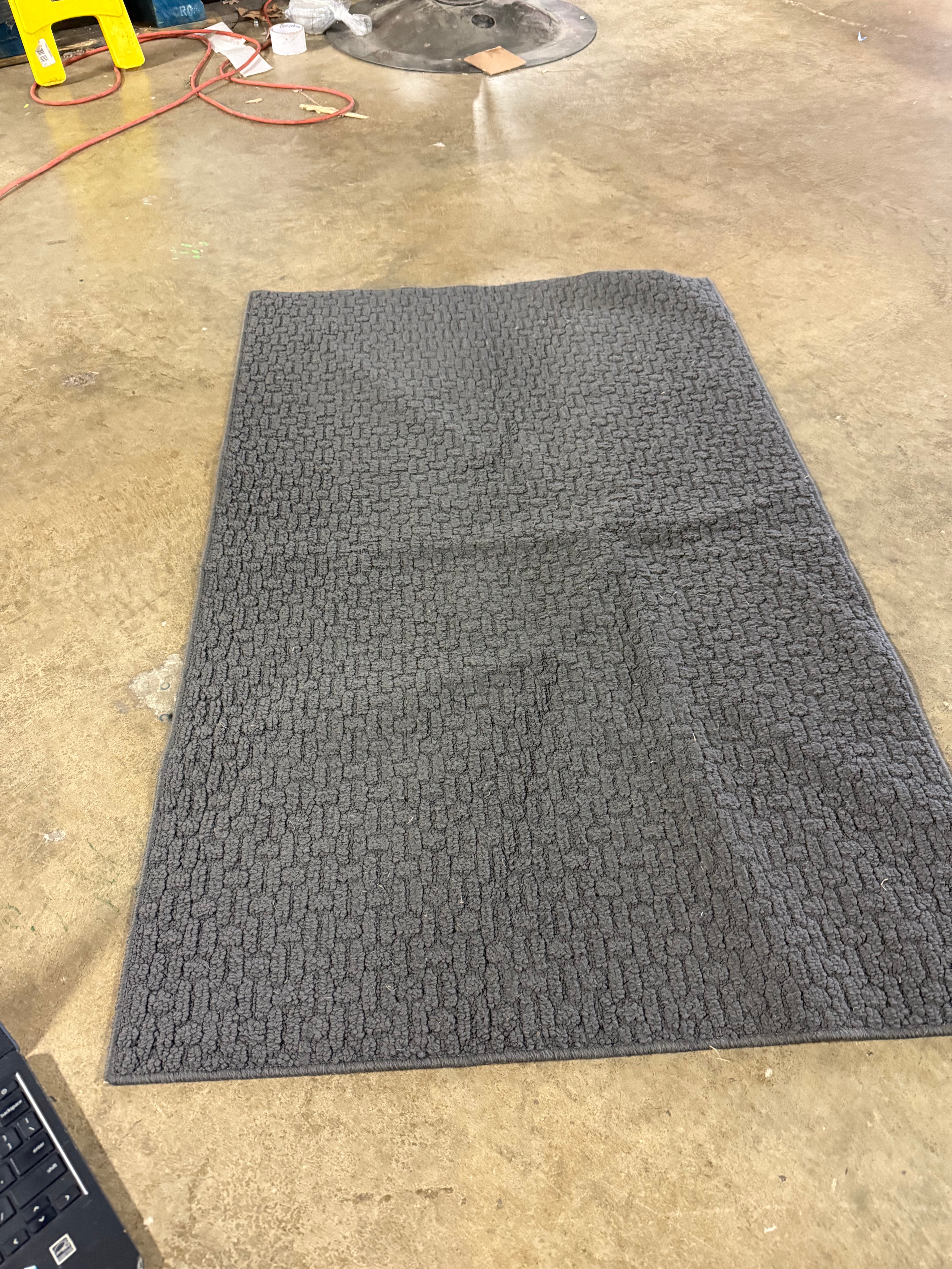Washable Solid Machine Tufted Rug - 2'6"X3'10"