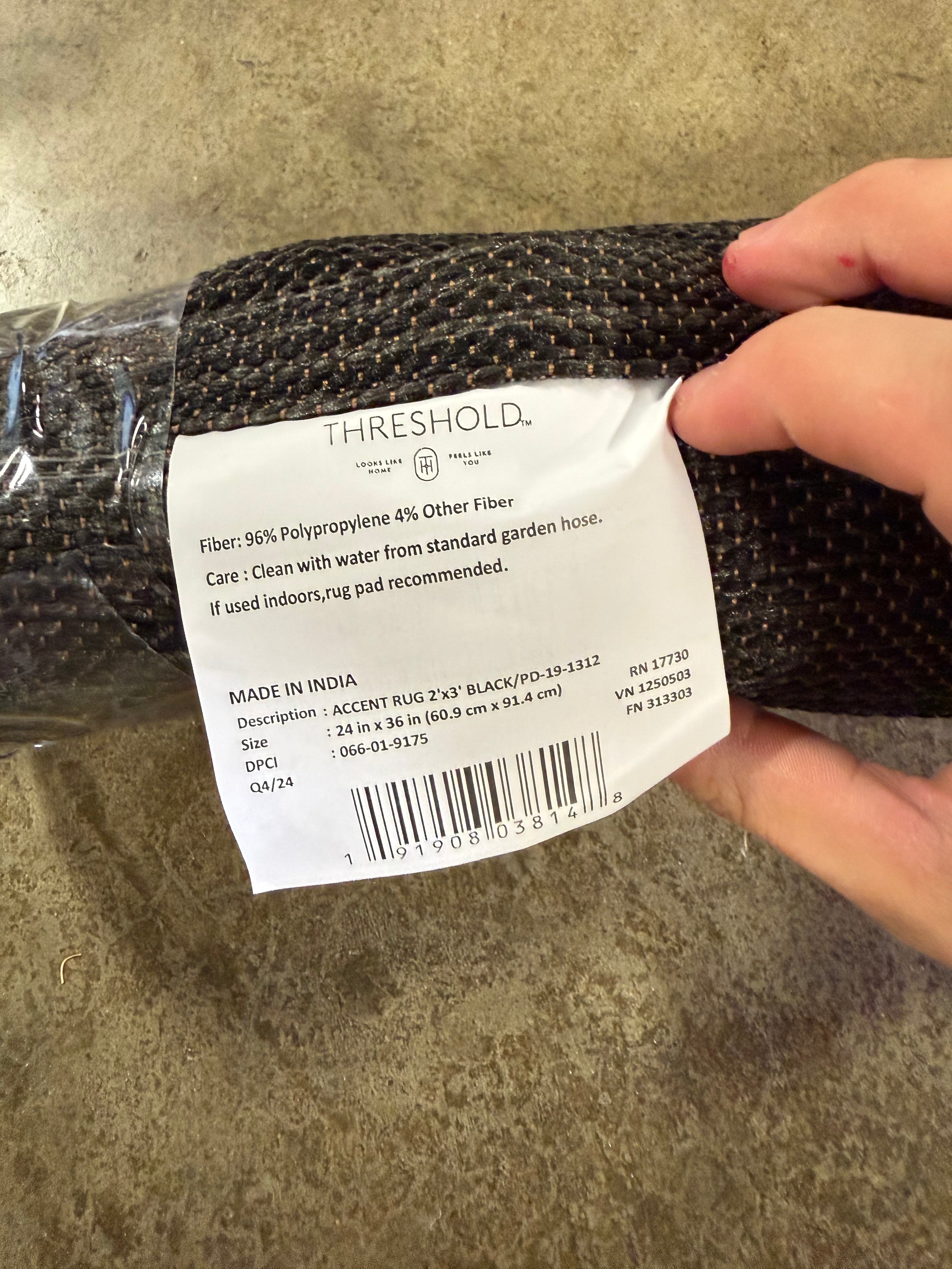 Washable Reversible Scatter Indoor/Outdoor Accent Rug Black/White - Check Pattern, Flat Pile, Machine Washable 2'x3'