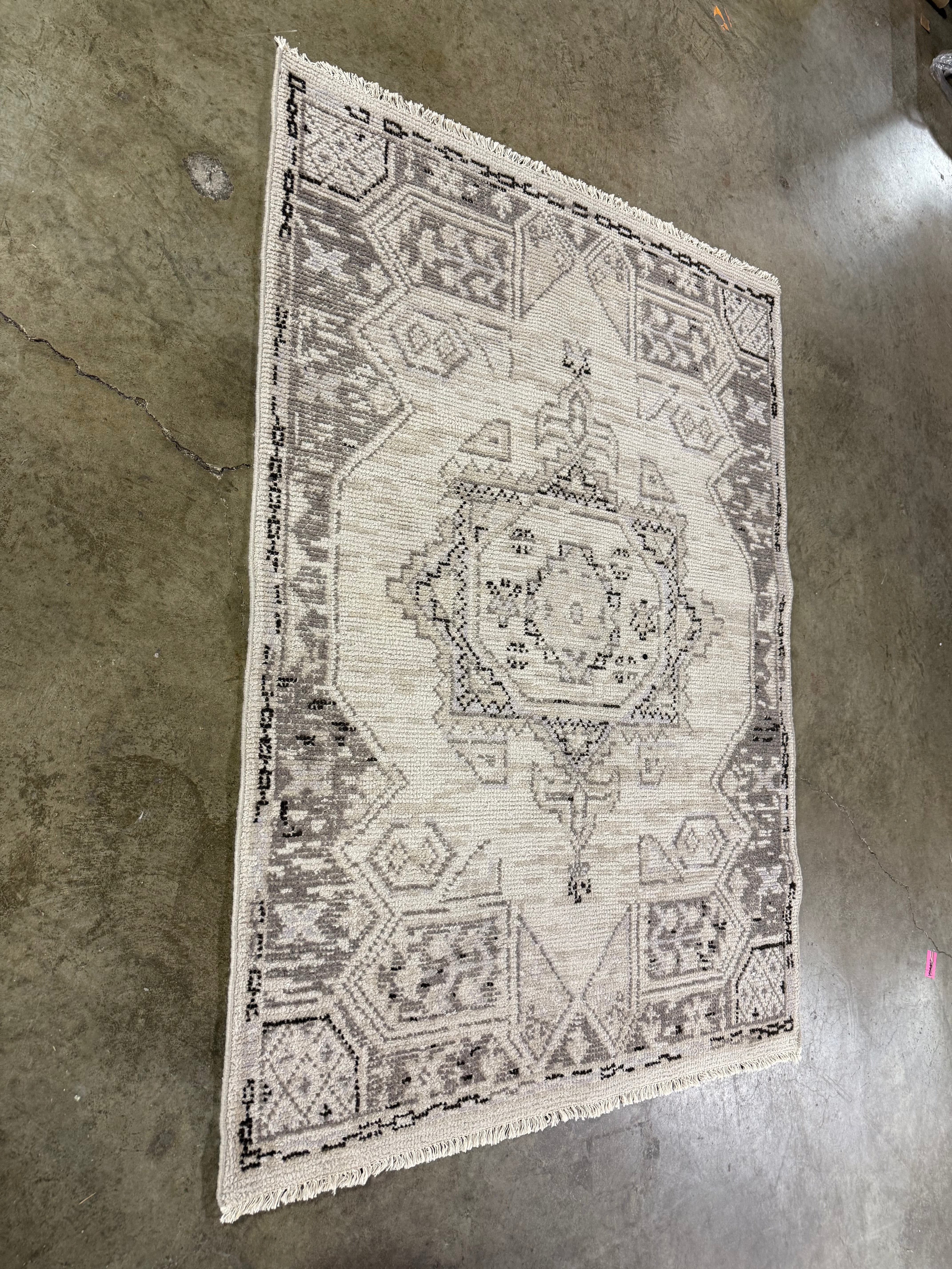 Knolls Authentic Handknotted Distressed Persian Rug Gray/Ivory/Black - 5'x7'