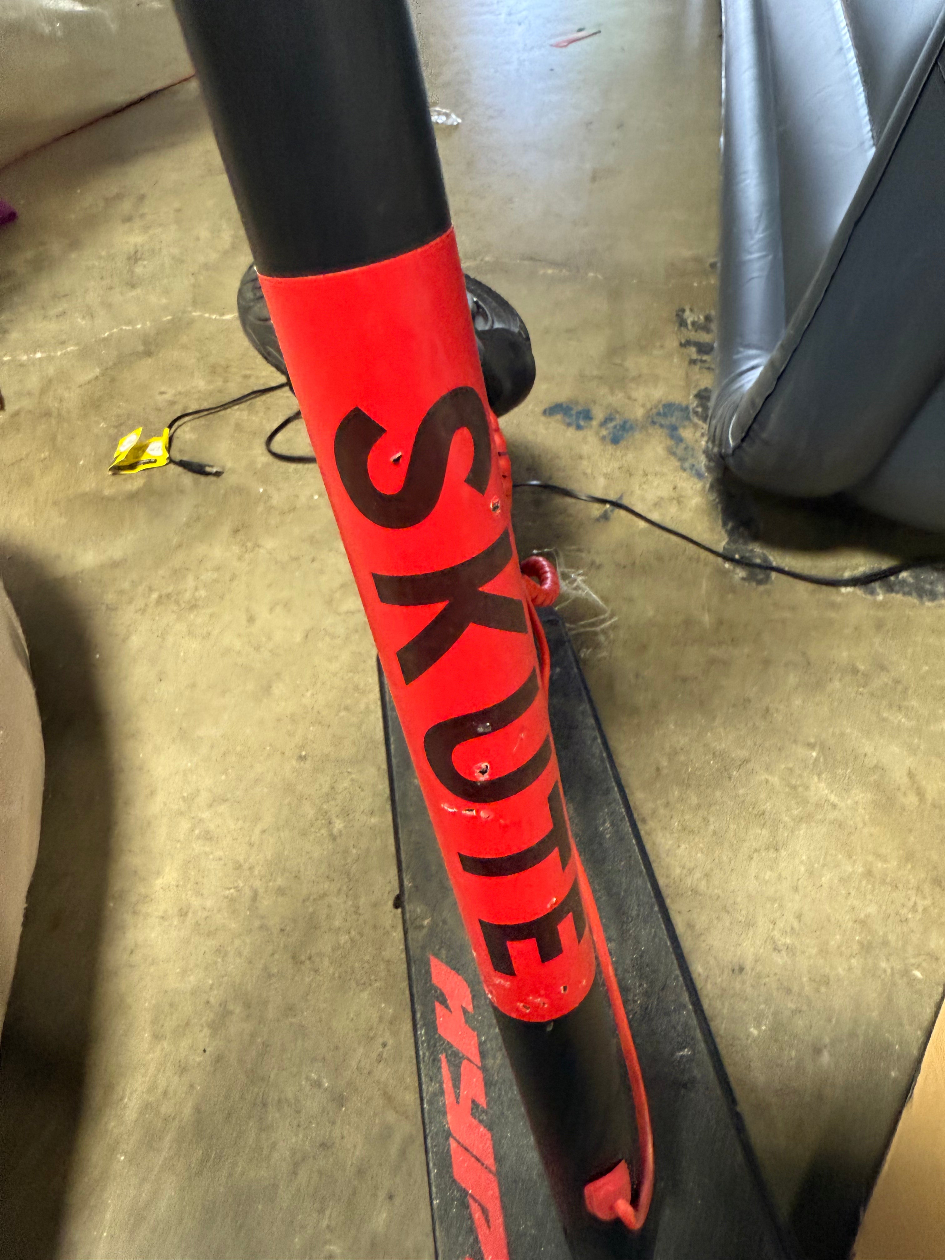 Skute Folding Electric Scooter Lithium Battery Powered Scooter - Black/Red: Aluminum Frame