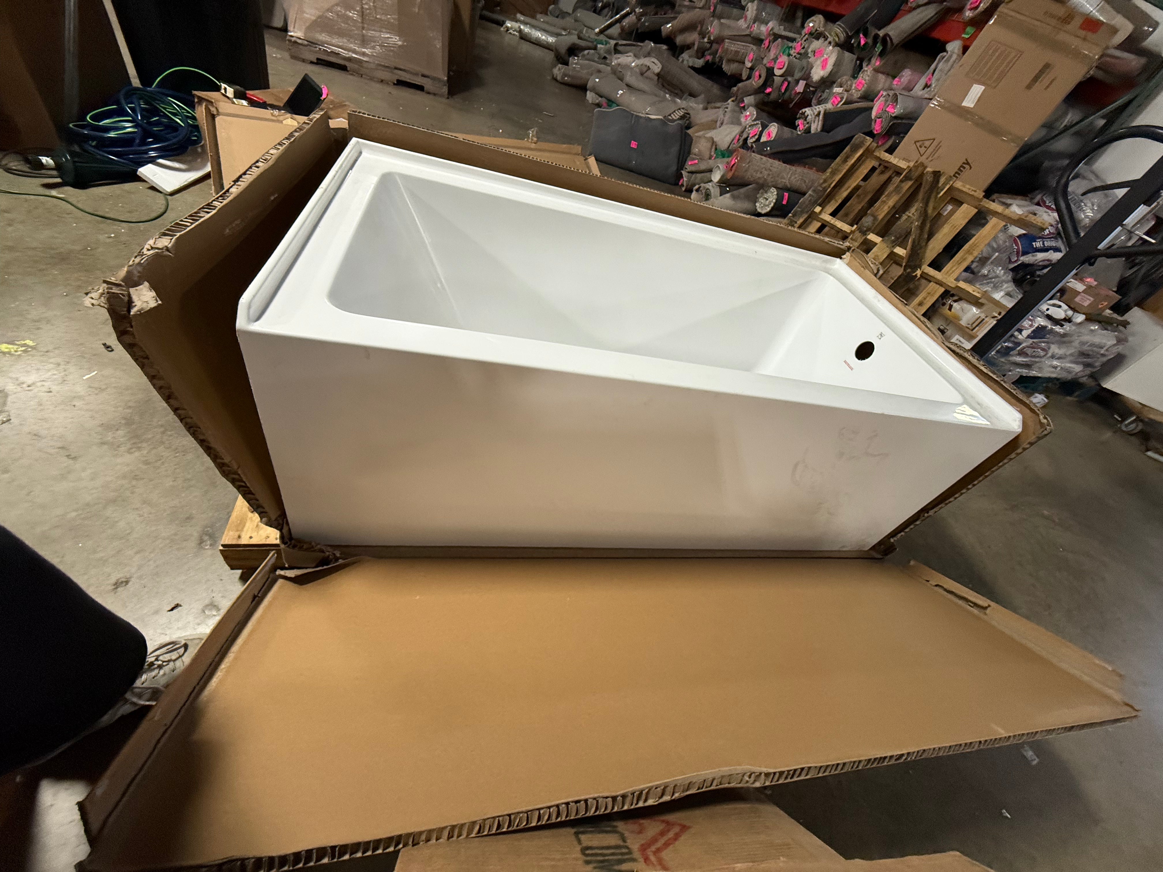 Bertha Acrylic Right-Hand Drain Rectangular Alcove Bathtub in White