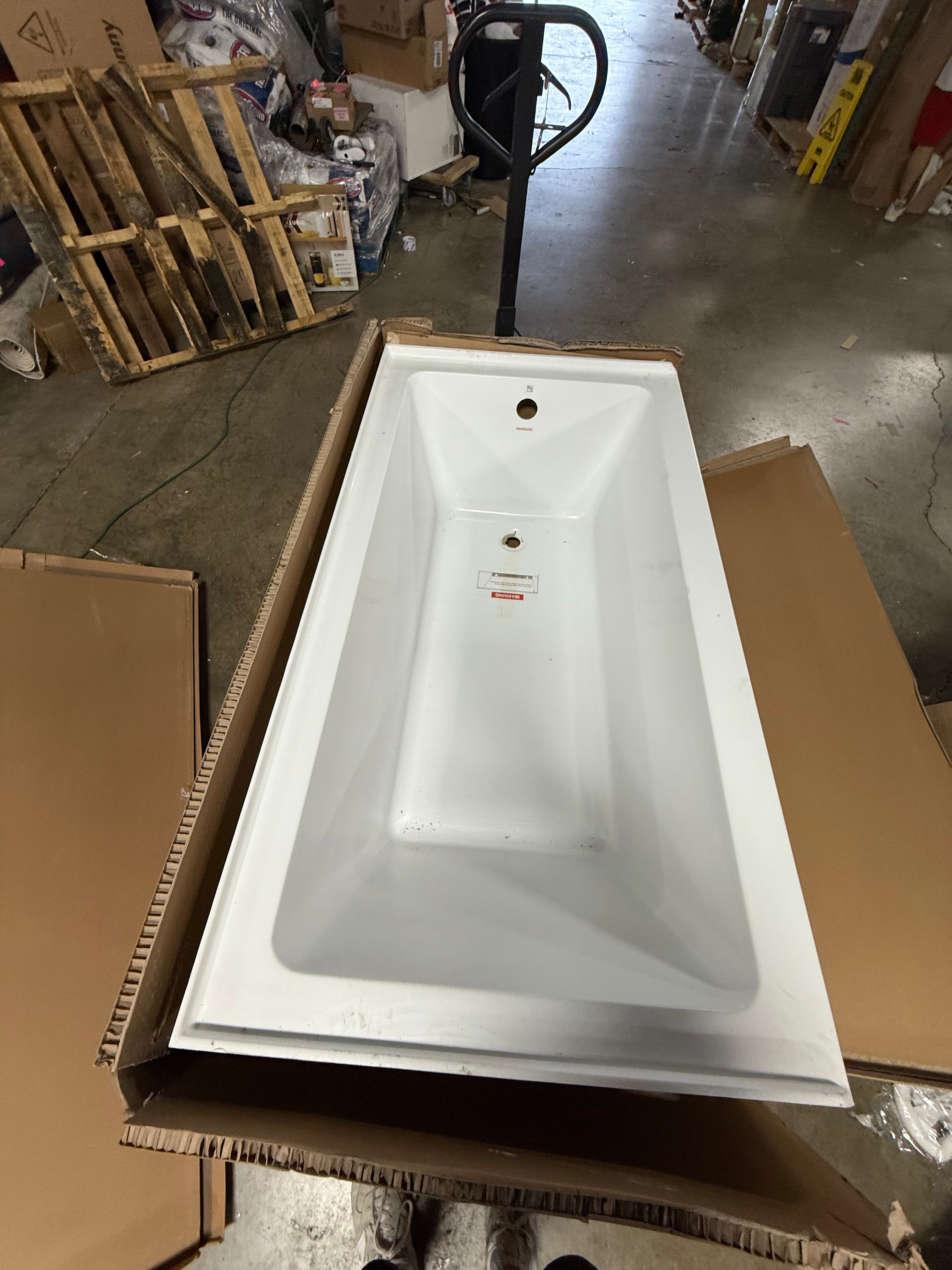Bertha Acrylic Right-Hand Drain Rectangular Alcove Bathtub in White