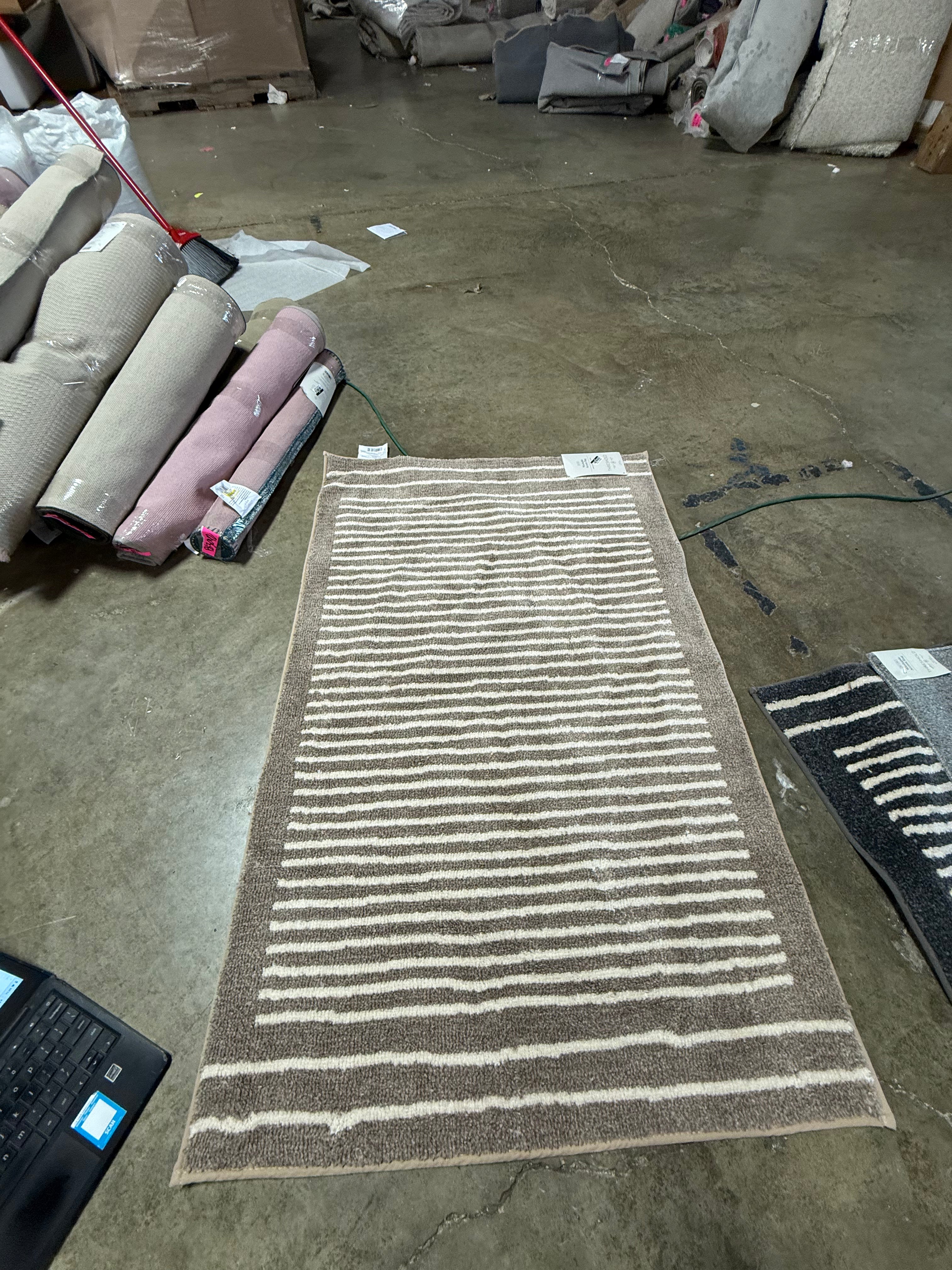 Washable Knitted Stripe Accent Rug 2'6"x4'