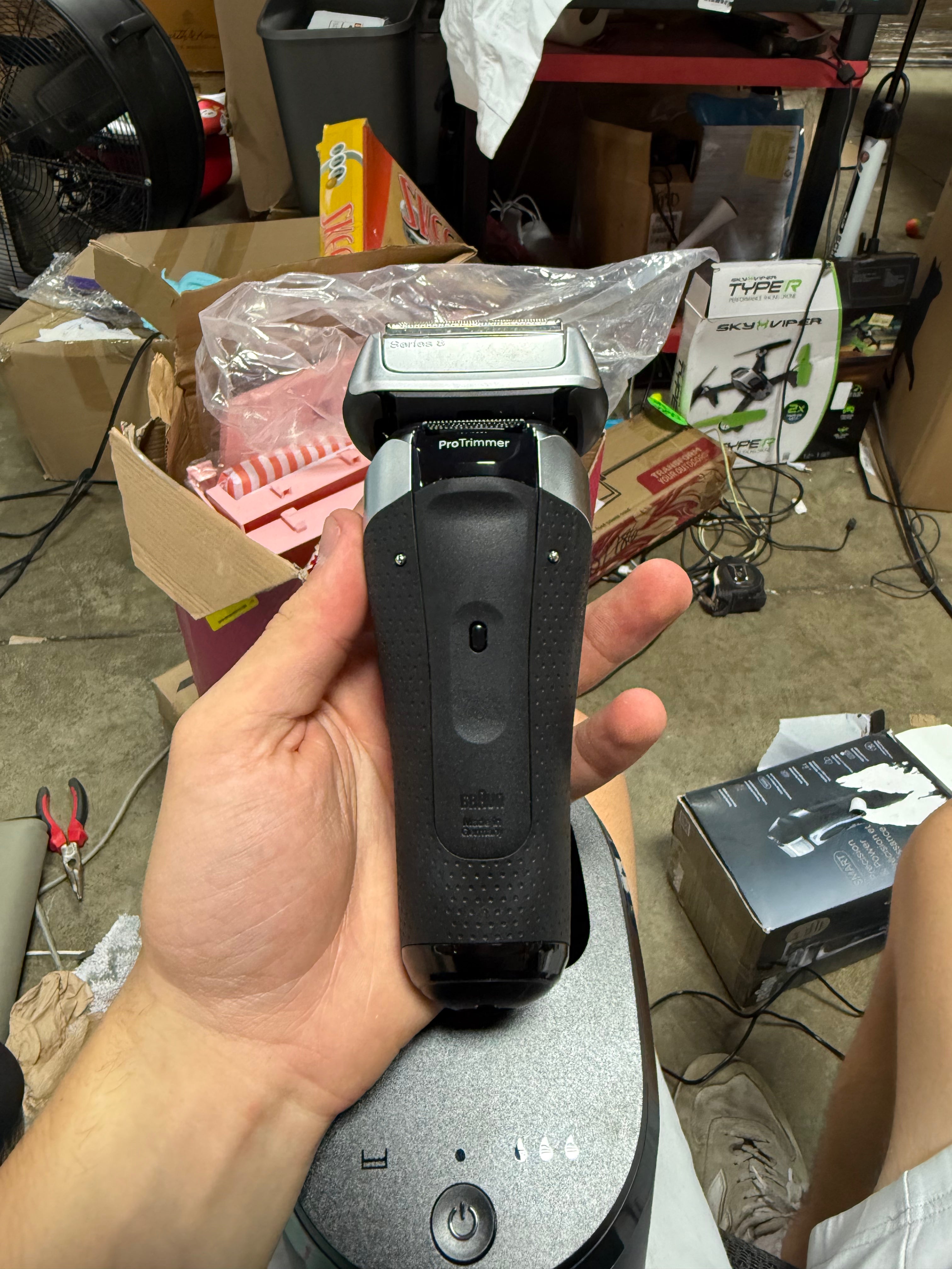 RECHARGEABLE WET & DRY SHAVER