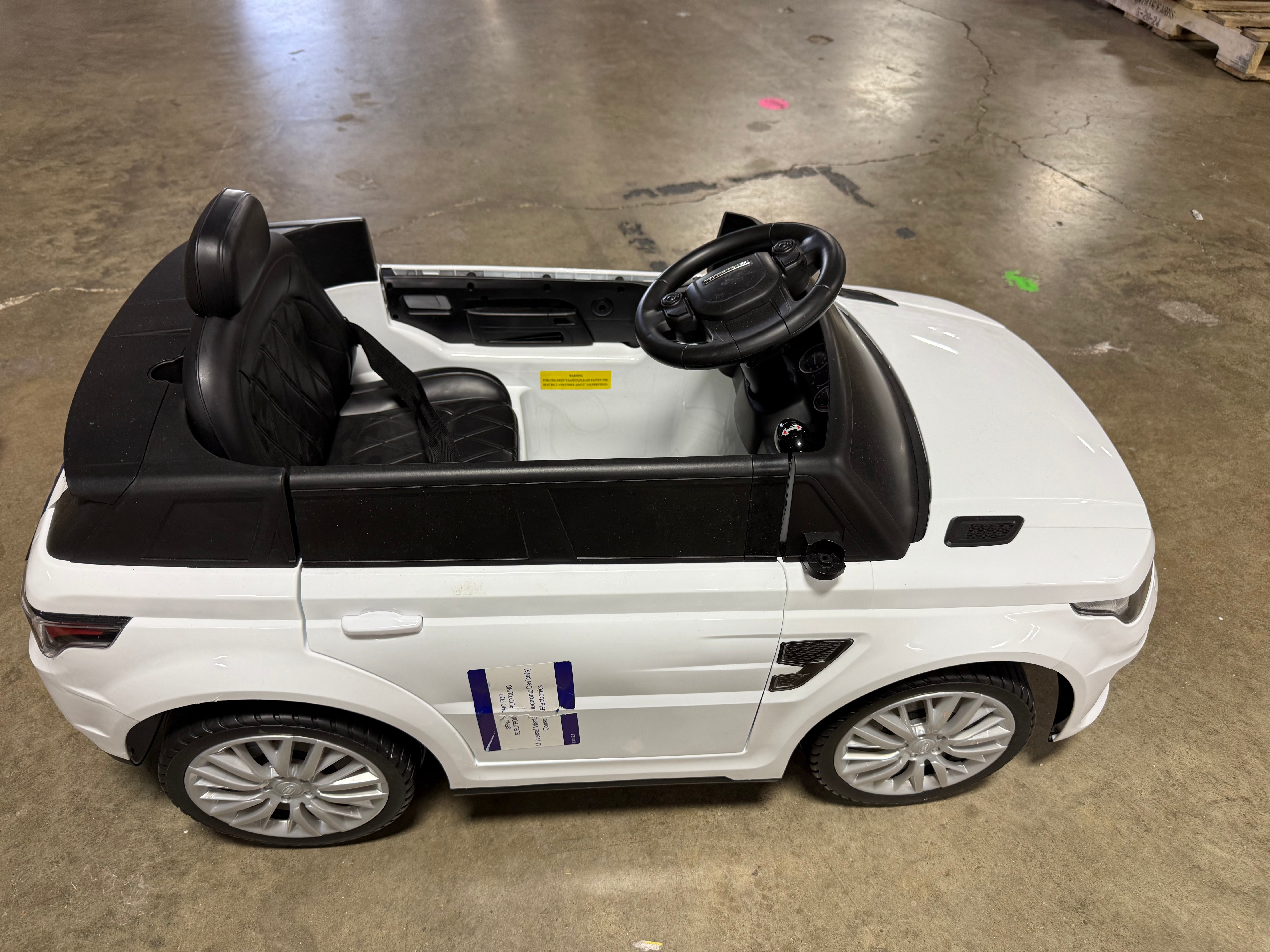 Range Rover Powered Ride-On - White: Plastic