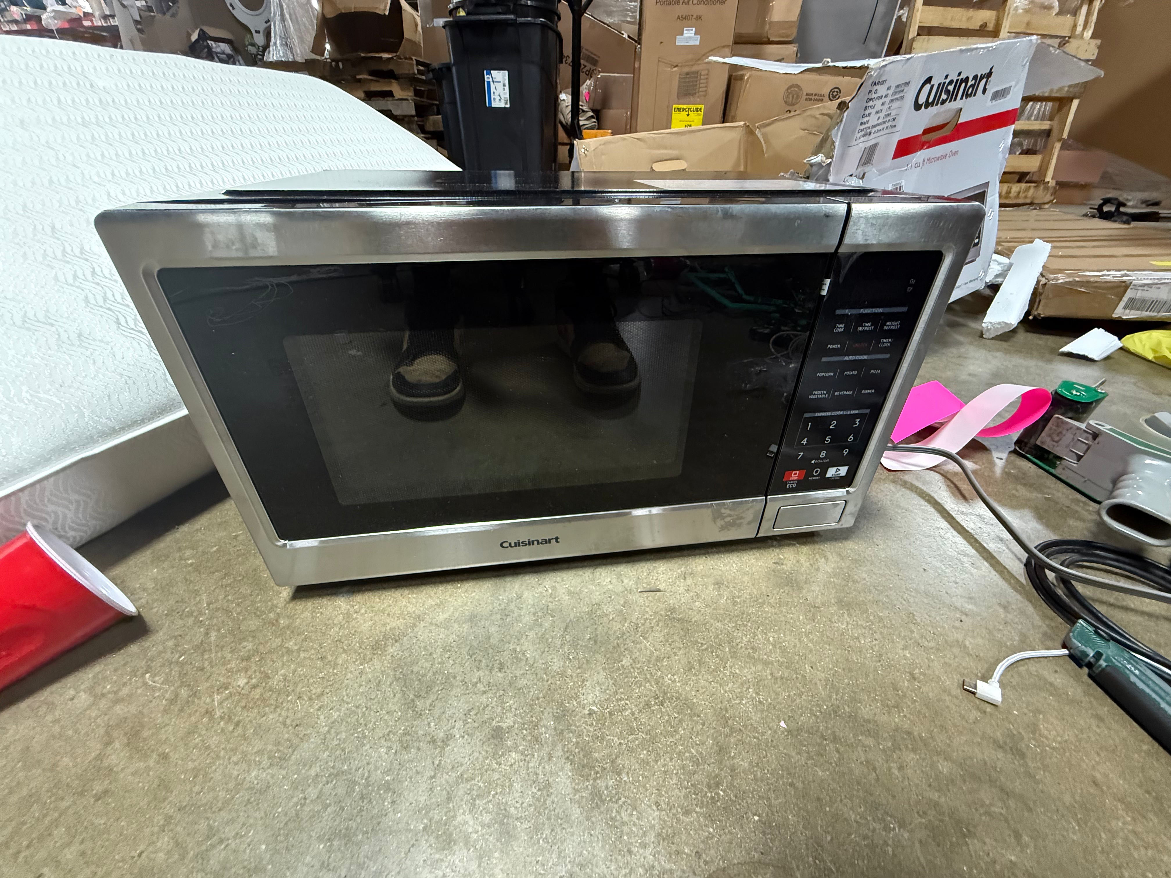 Microwave Oven: Countertop, 11 Power Levels, Digital Display, Child Lock, Black